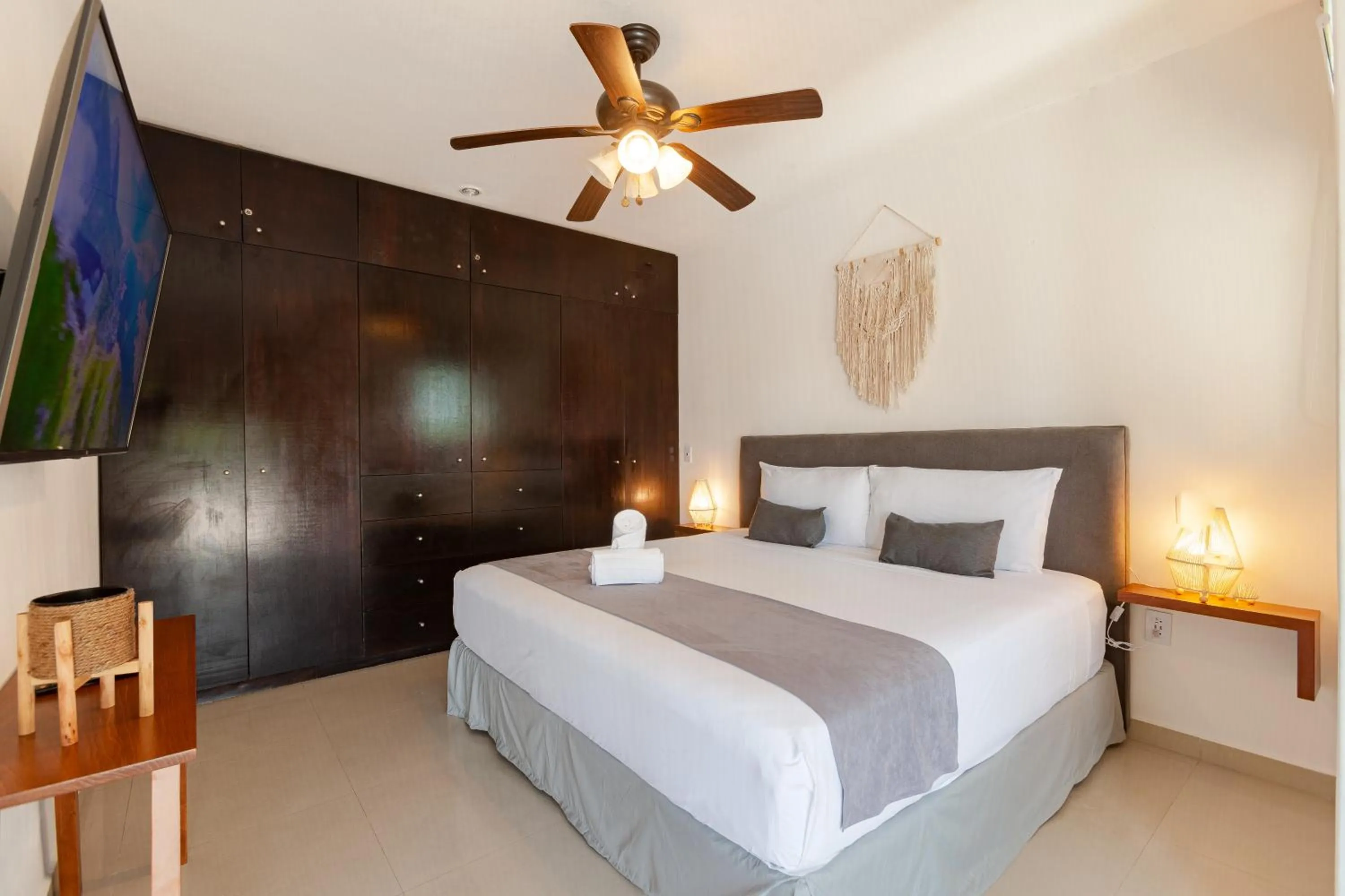 Photo of the whole room, Bed in Via Tendenza Condos