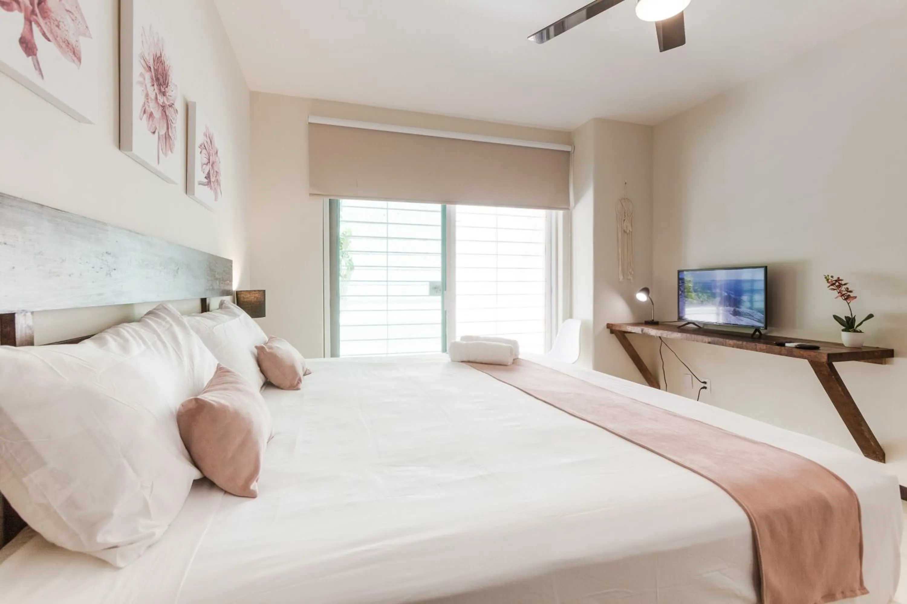 Bed in Via Tendenza Condos