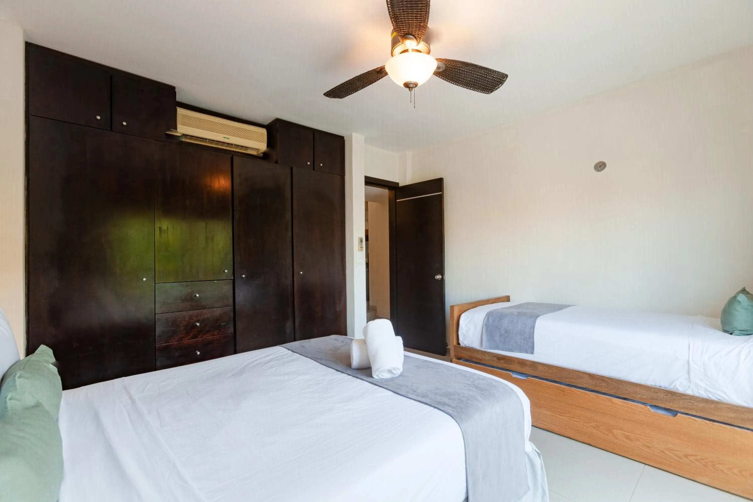 Bedroom, Bed in Via Tendenza Condos