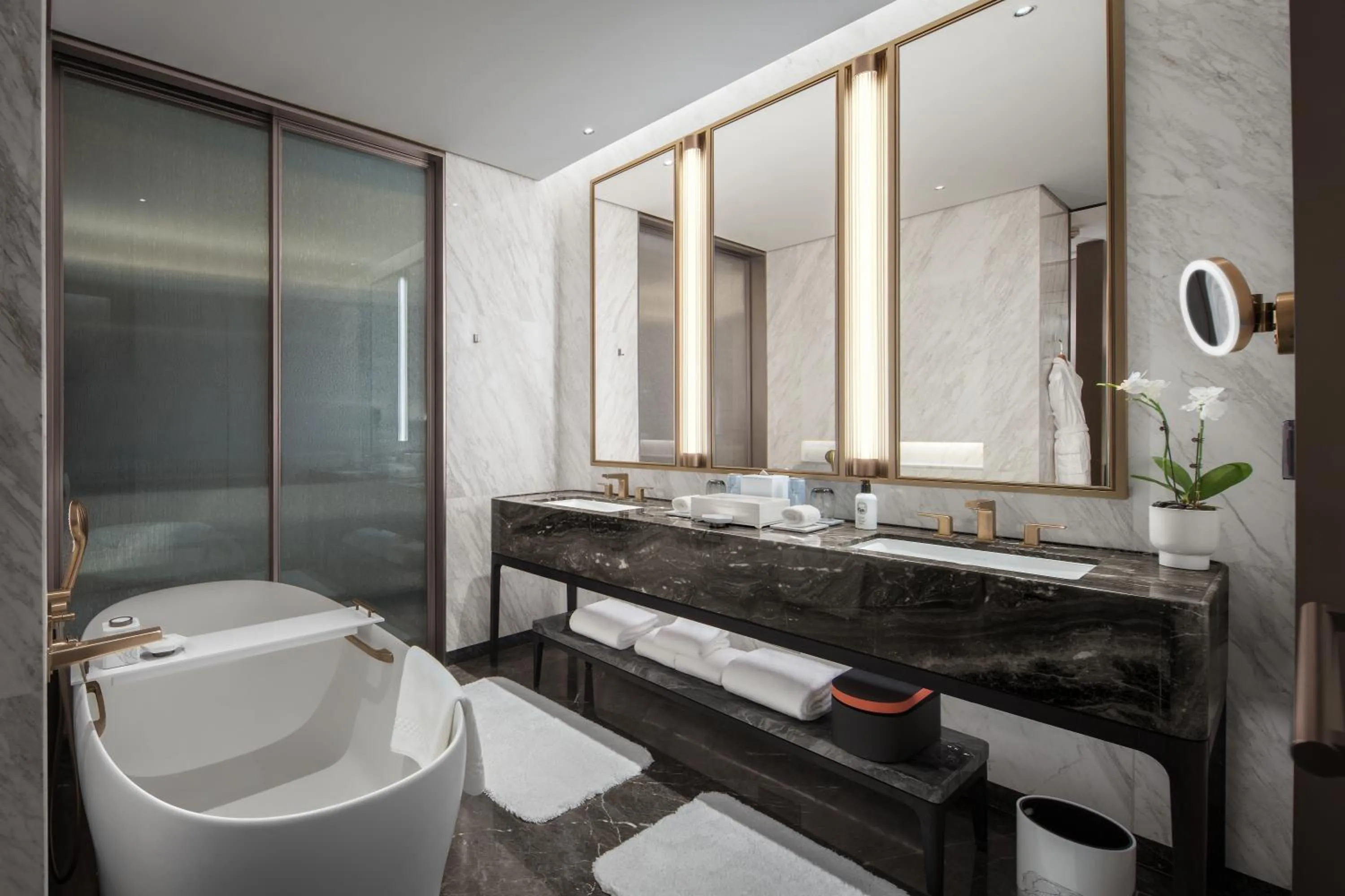 The Ritz-Carlton, Wuhan