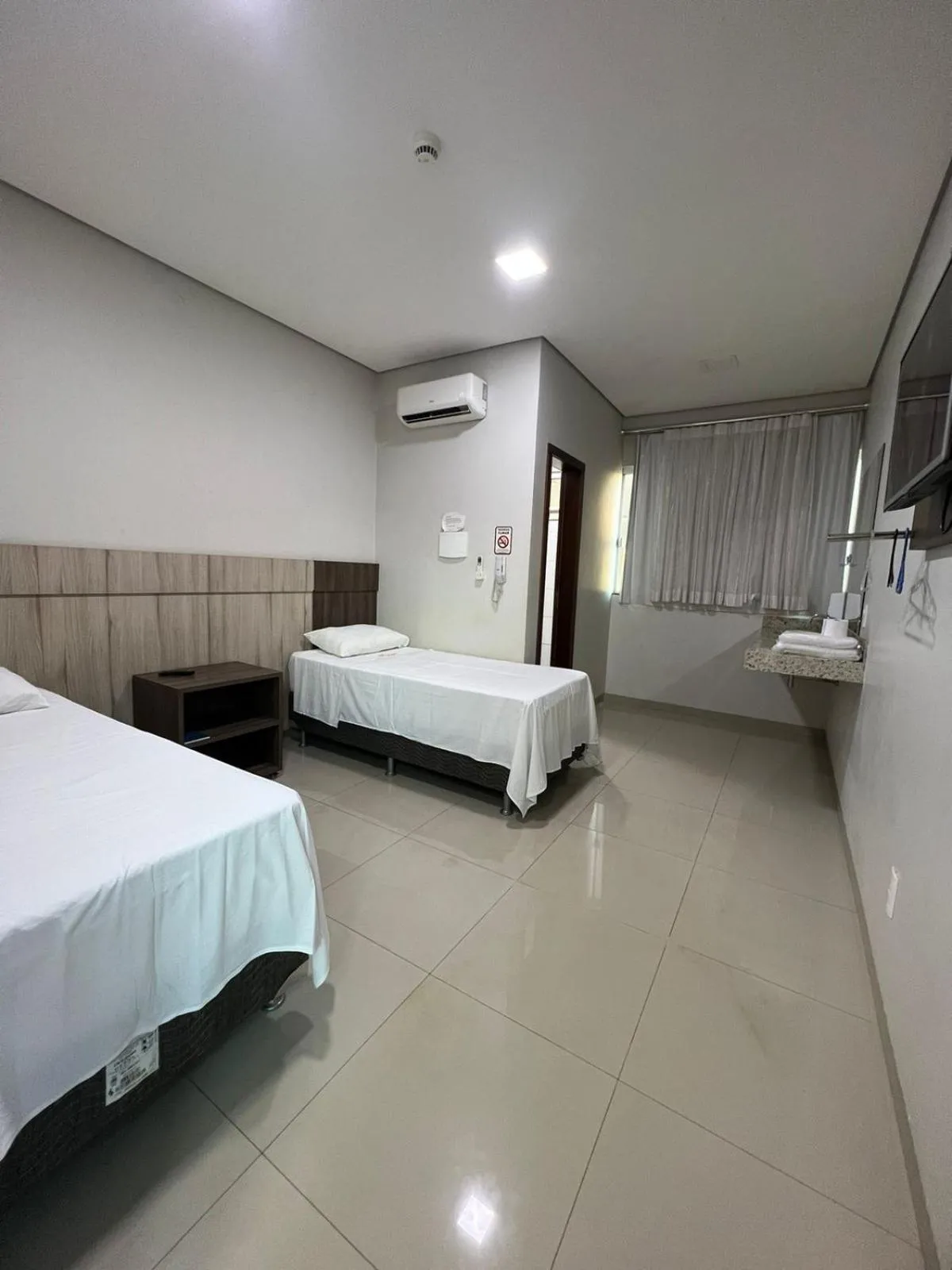 Twin Room with Private Bathroom in Hotel PetroShop