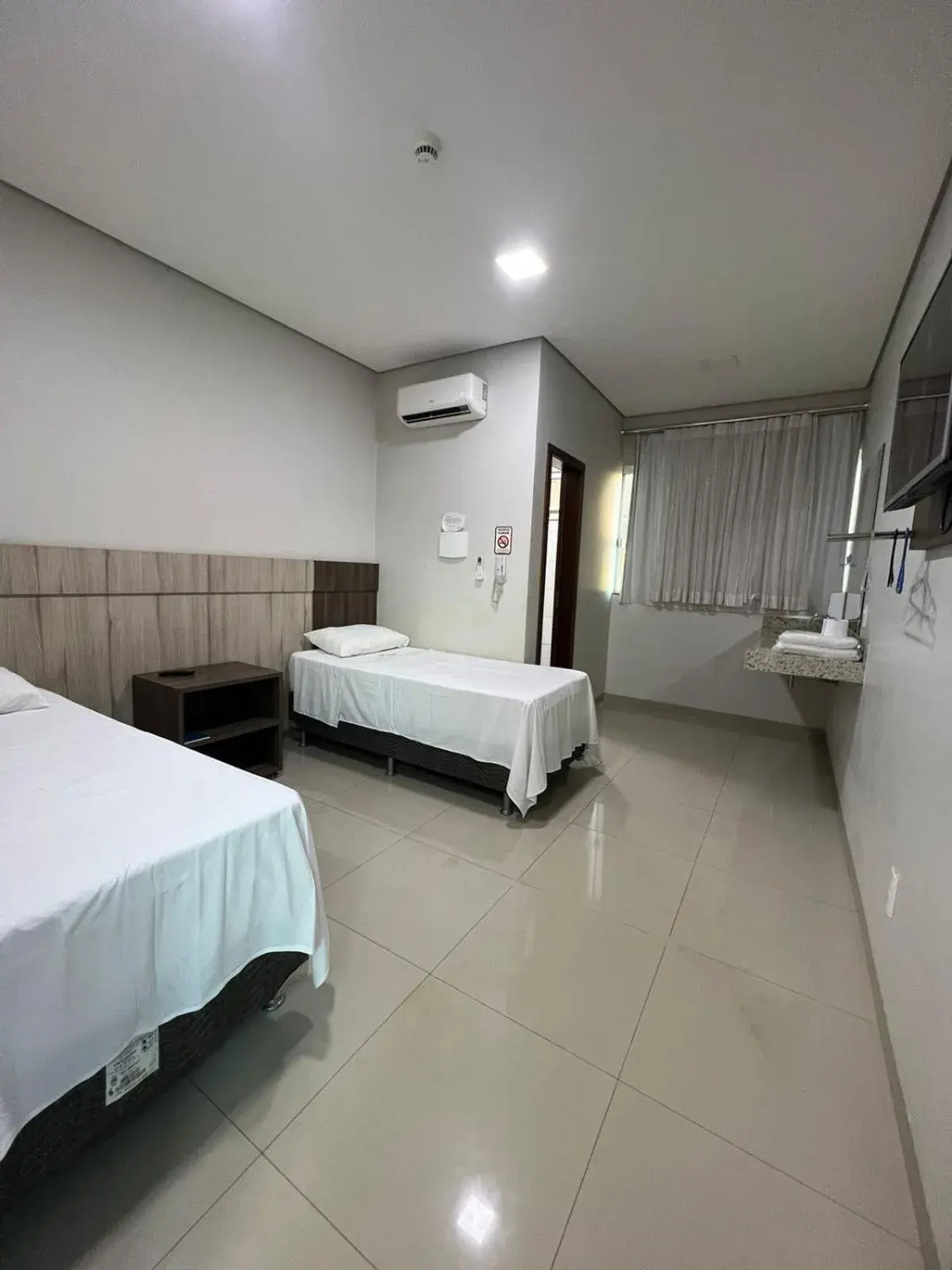 Twin Room with Private Bathroom in Hotel PetroShop Twin Room with Private Bathroom in Hotel PetroShop