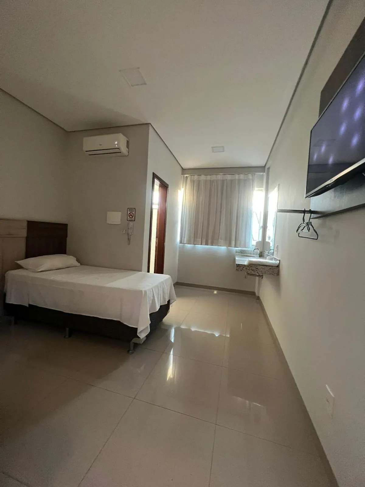 Single Room with Private Bathroom in Hotel PetroShop