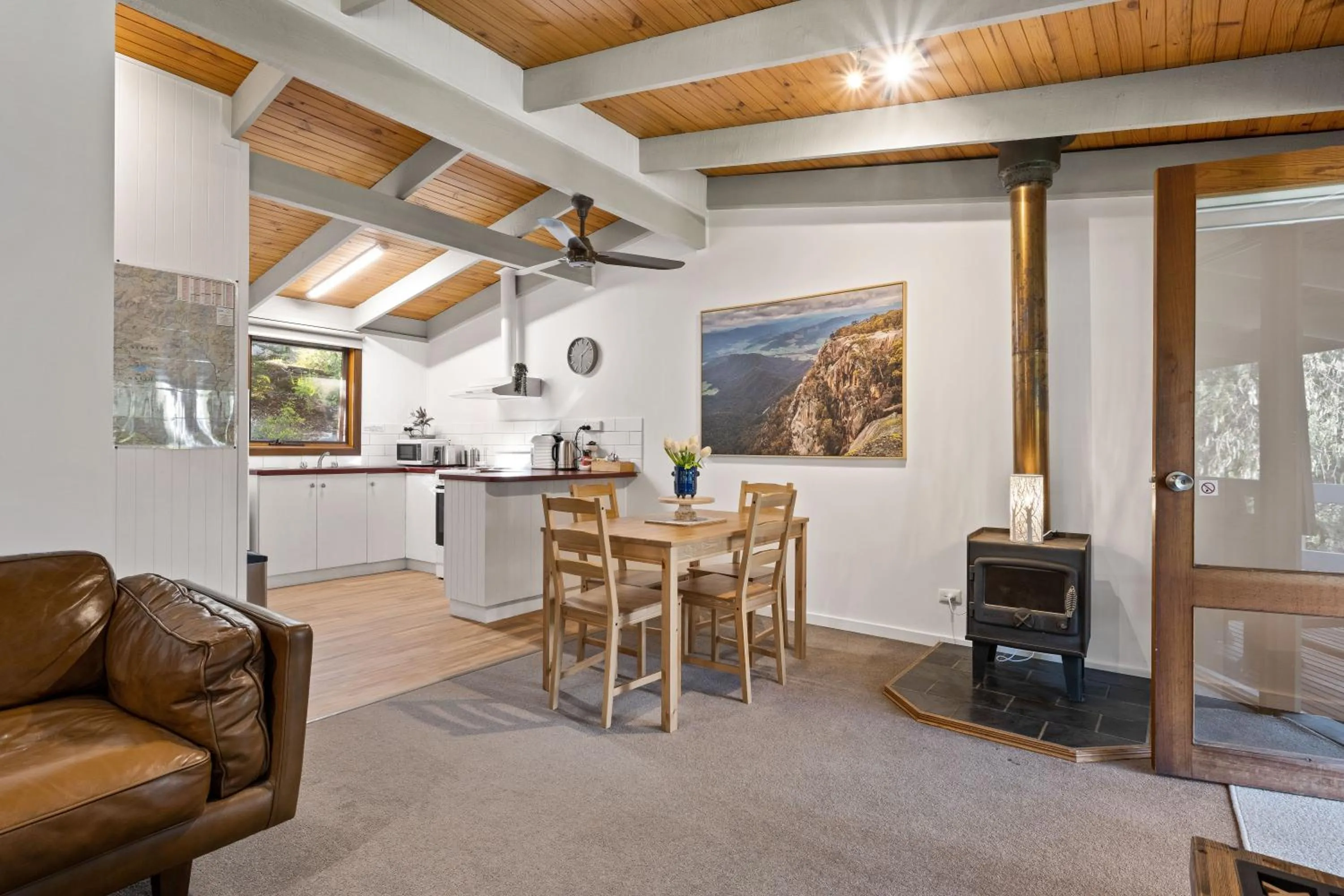 Photo of the whole room in Kiewa Country Cottages