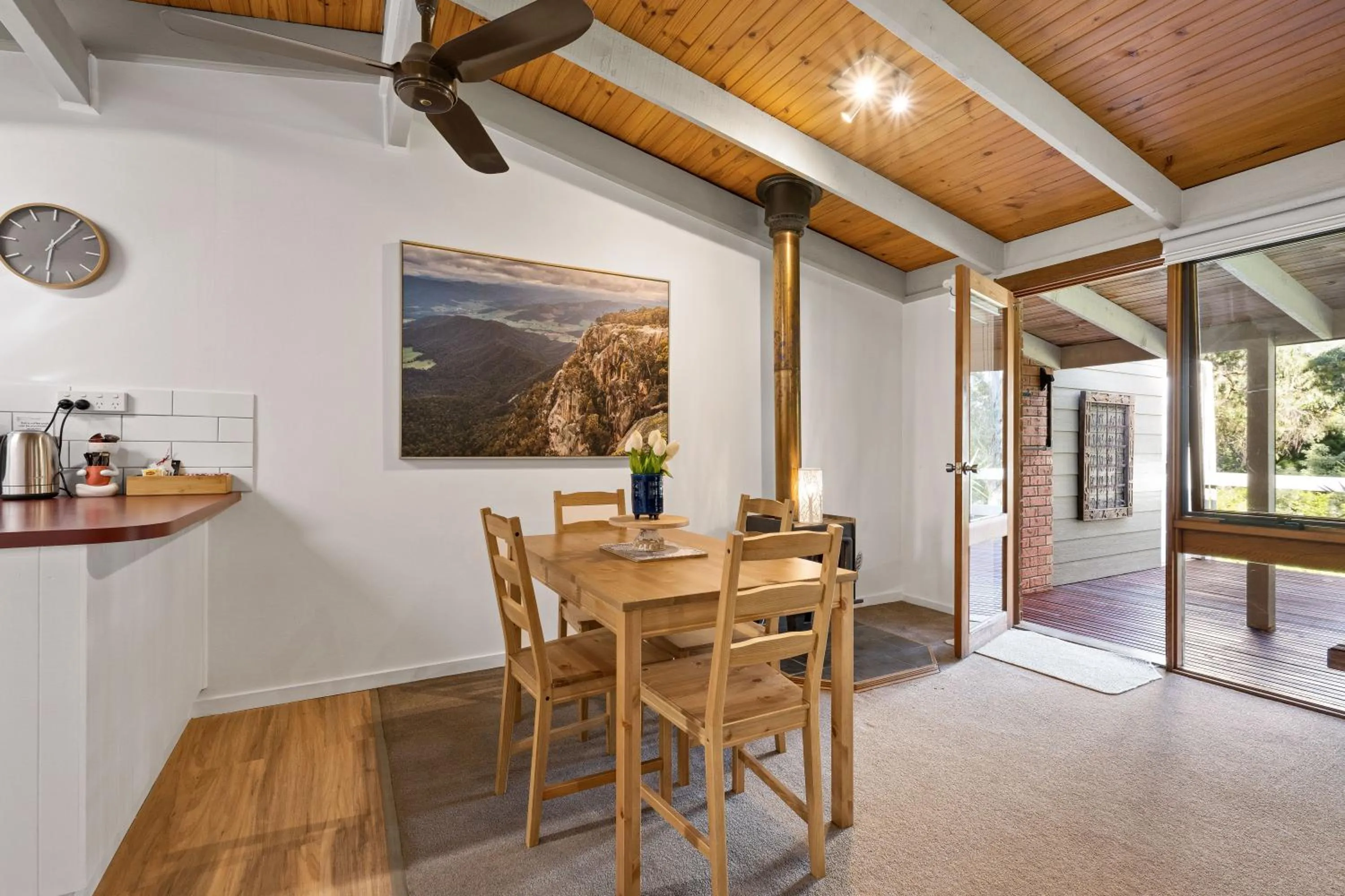 Dining area in Kiewa Country Cottages