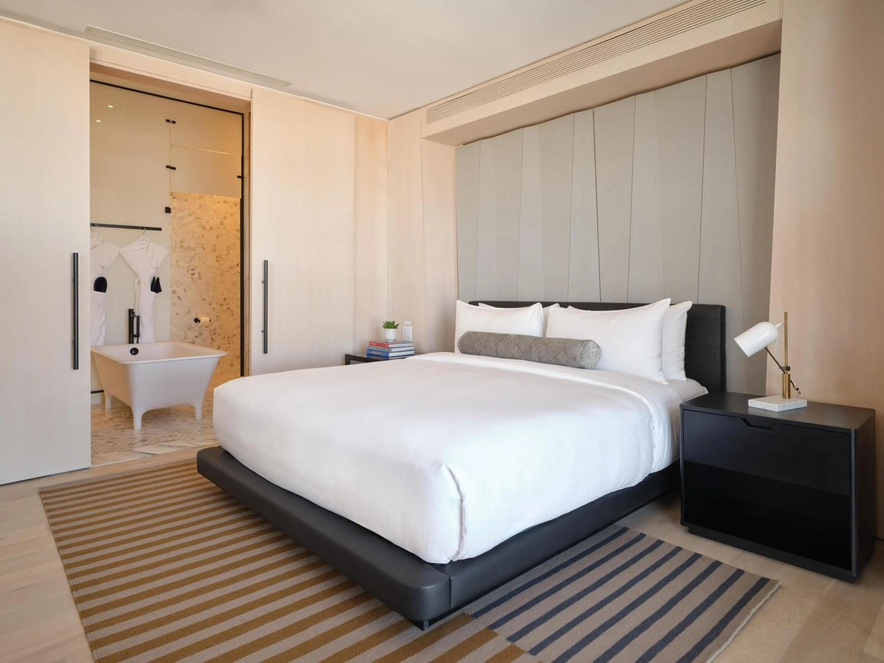 Photo of the whole room, Bed in The William Vale