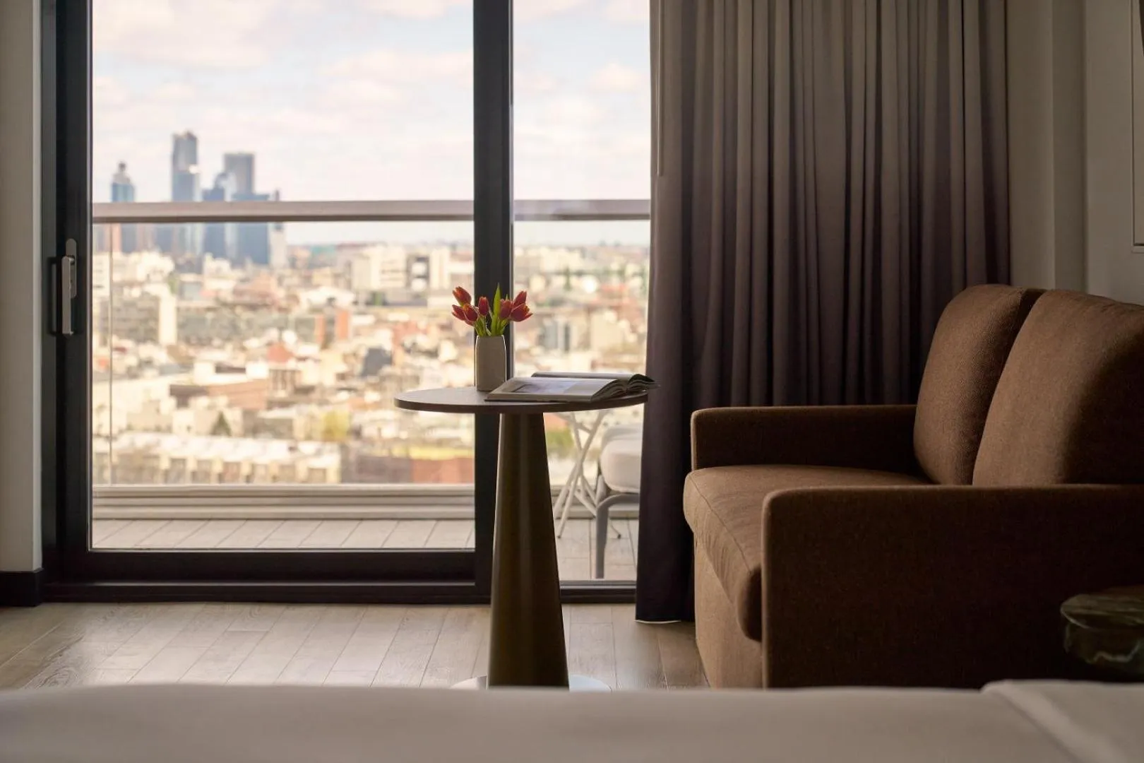 View (from property/room), Bed in The William Vale