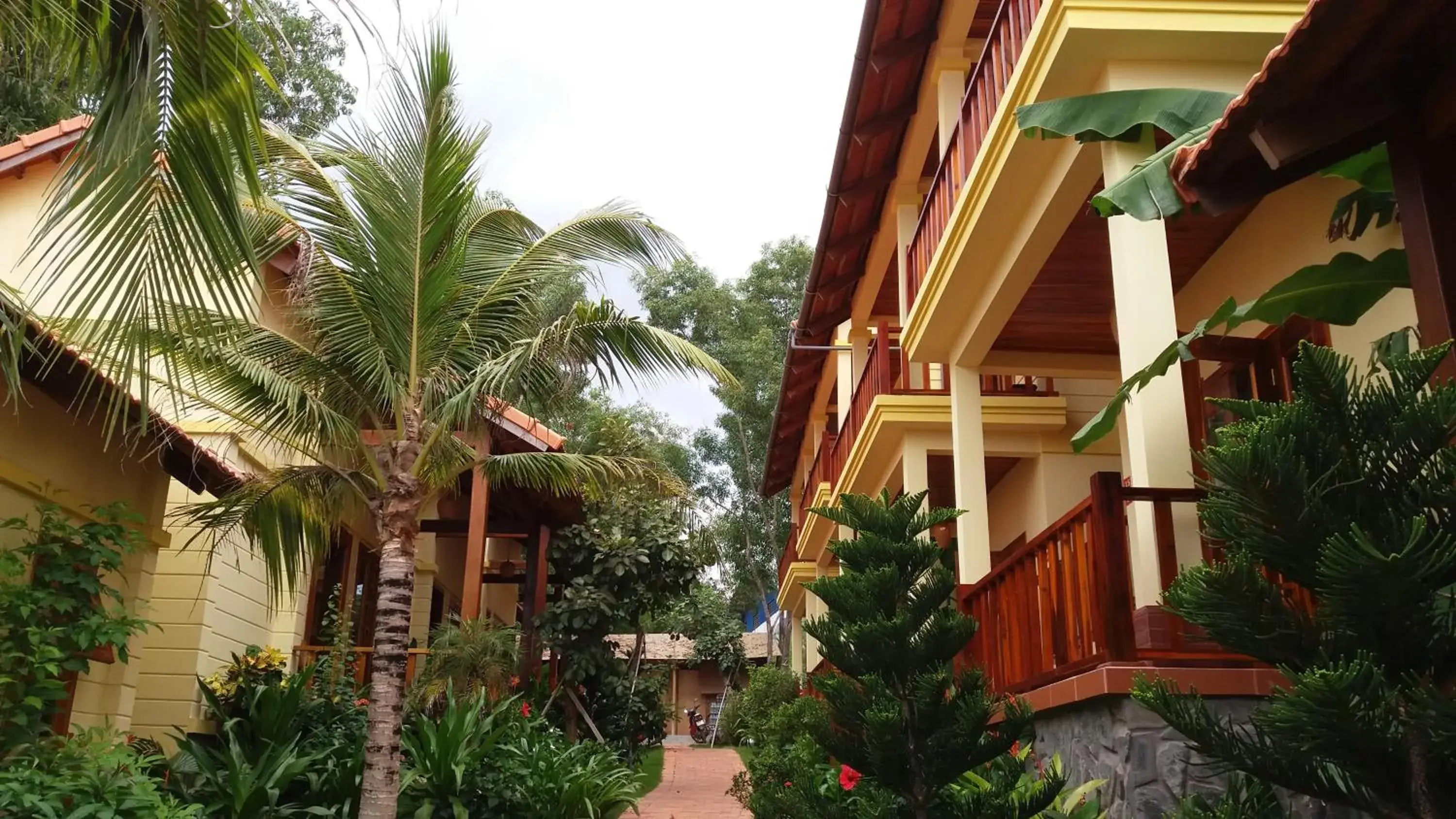 Restaurant/places to eat in Free Beach Resort Restaurant/places to eat in Free Beach Resort