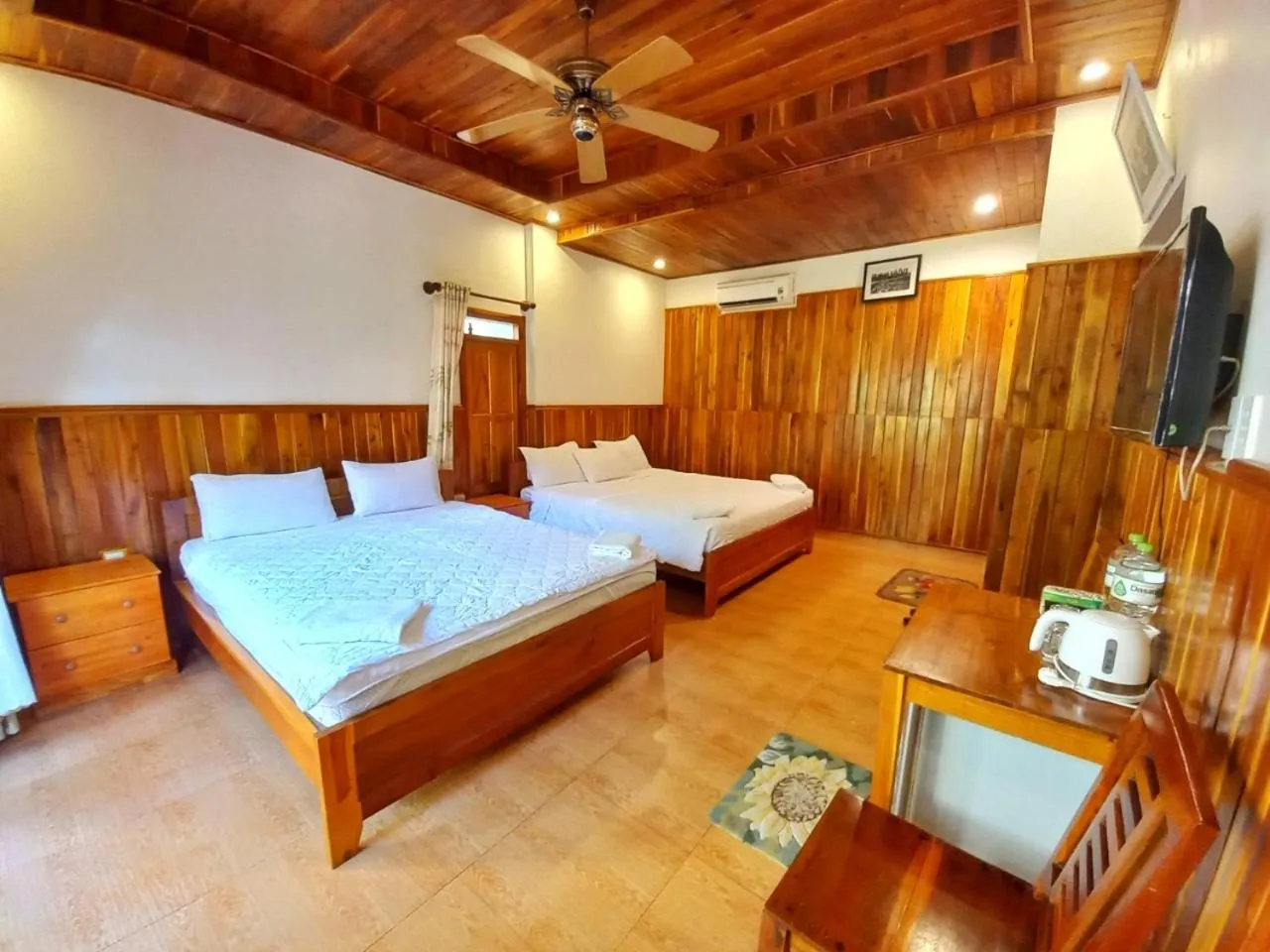 Bedroom, Bed in Free Beach Resort