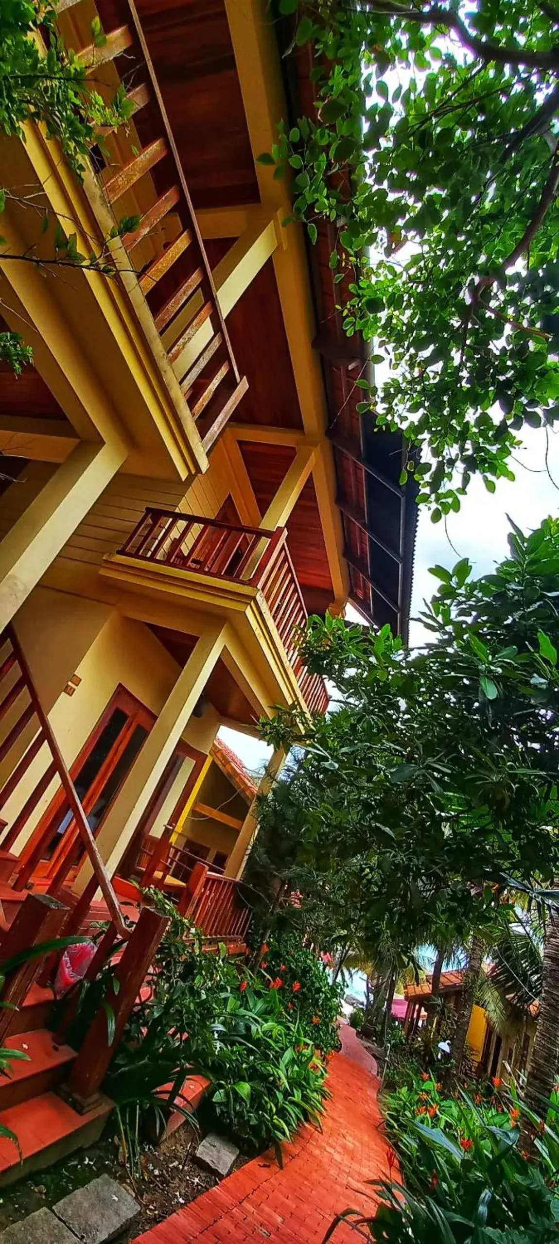 Property building in Free Beach Resort Property building in Free Beach Resort