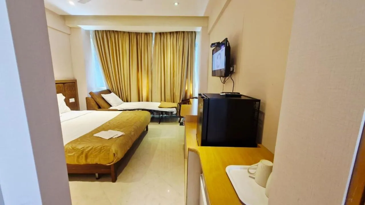 Bed in Summer Plaza Resort Mahabaleshwar