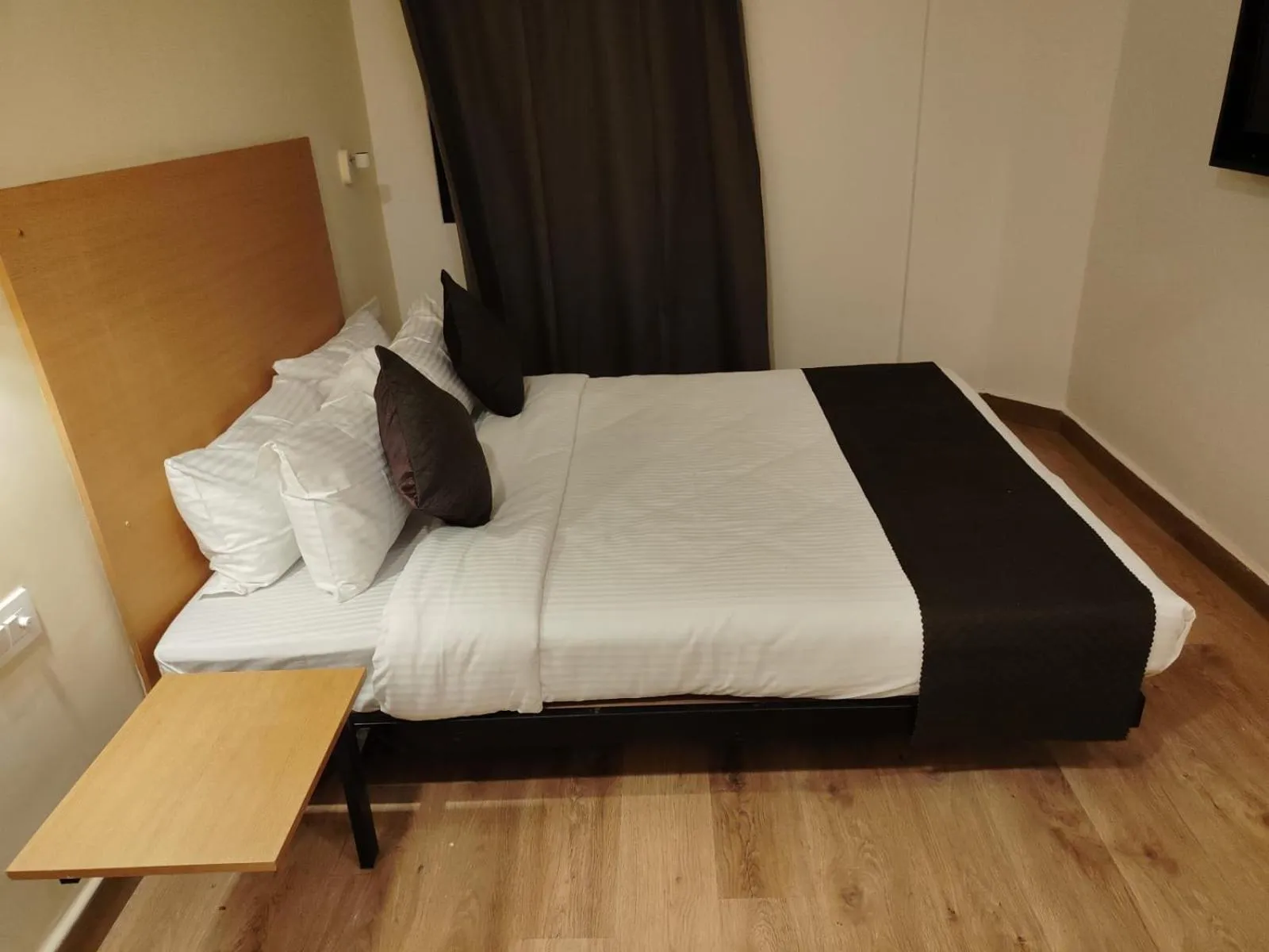 Bed in Hotel Consulate