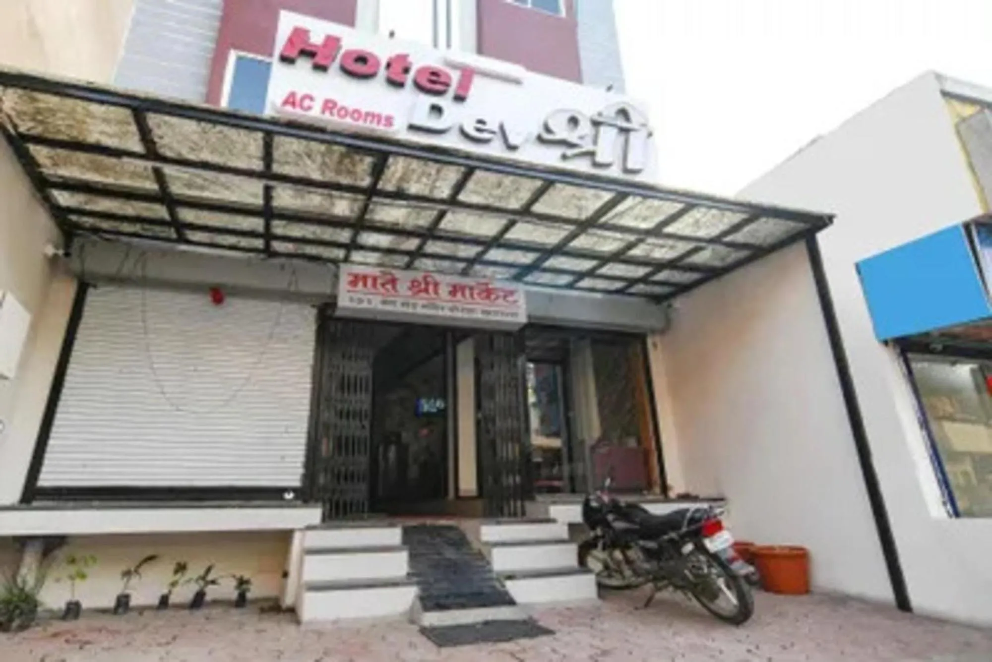 Facade/entrance in FabHotel Devs Inn