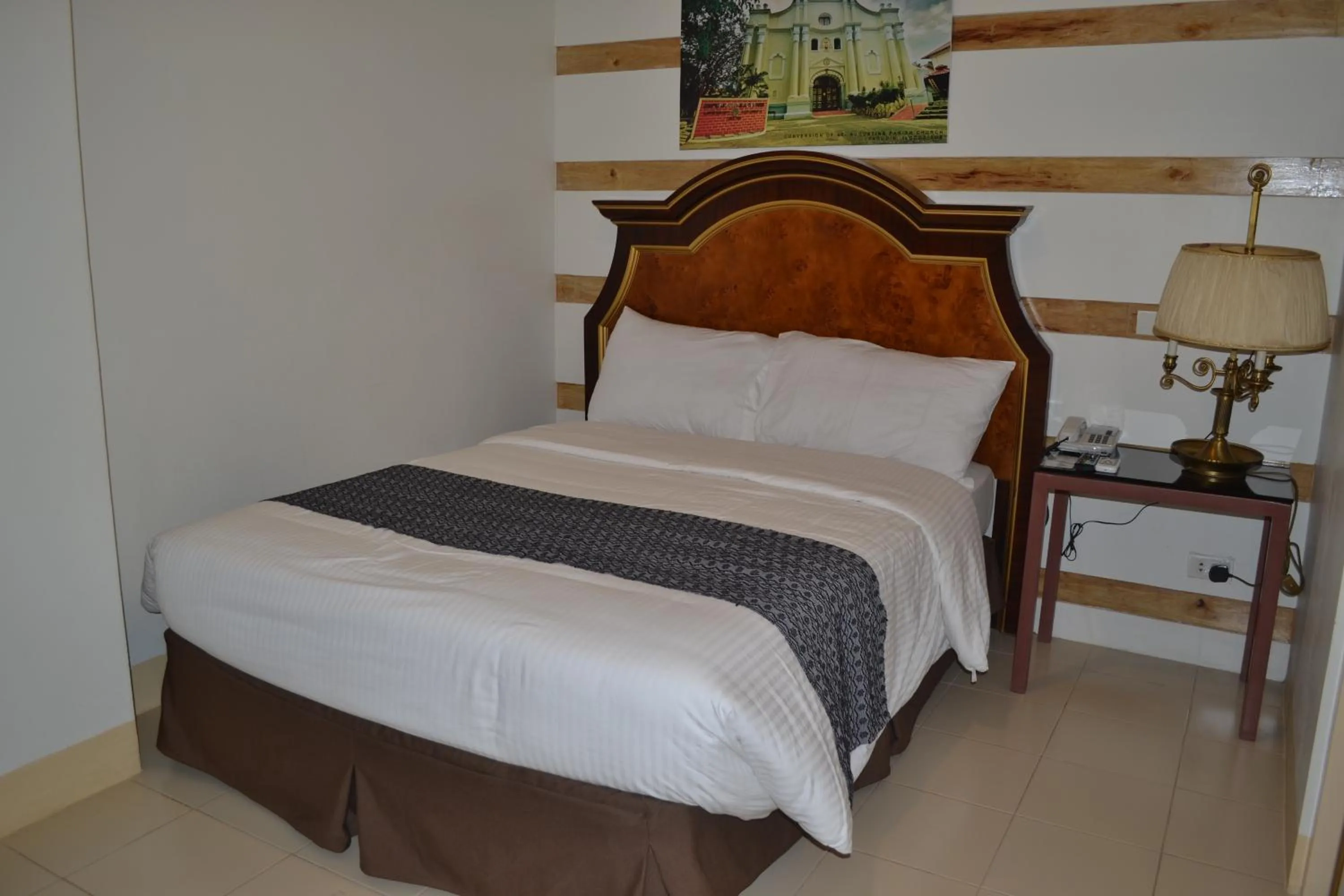 Bed in Metro Vigan Inn