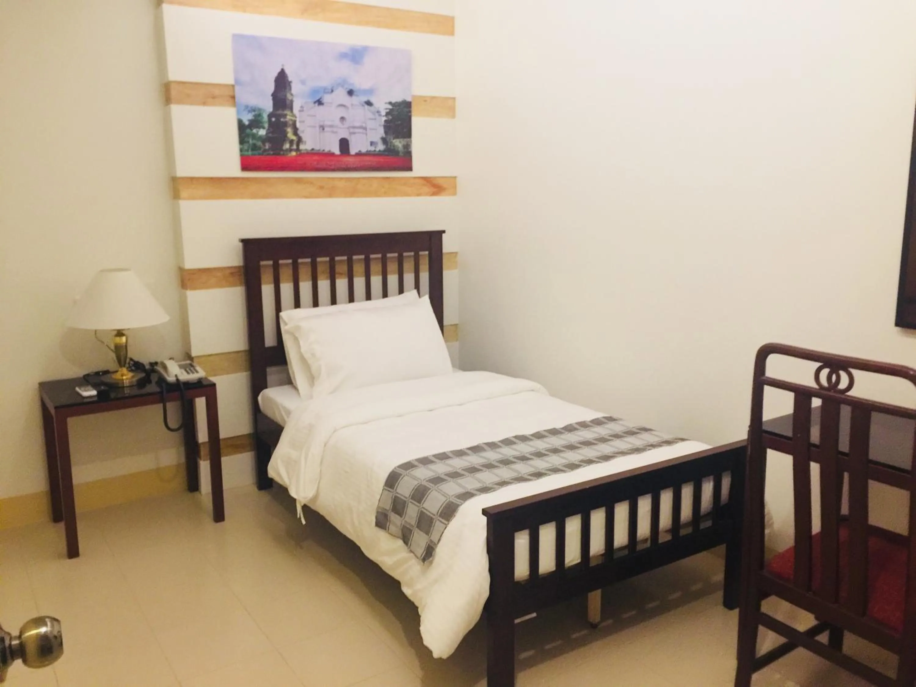 Bedroom, Bed in Metro Vigan Inn