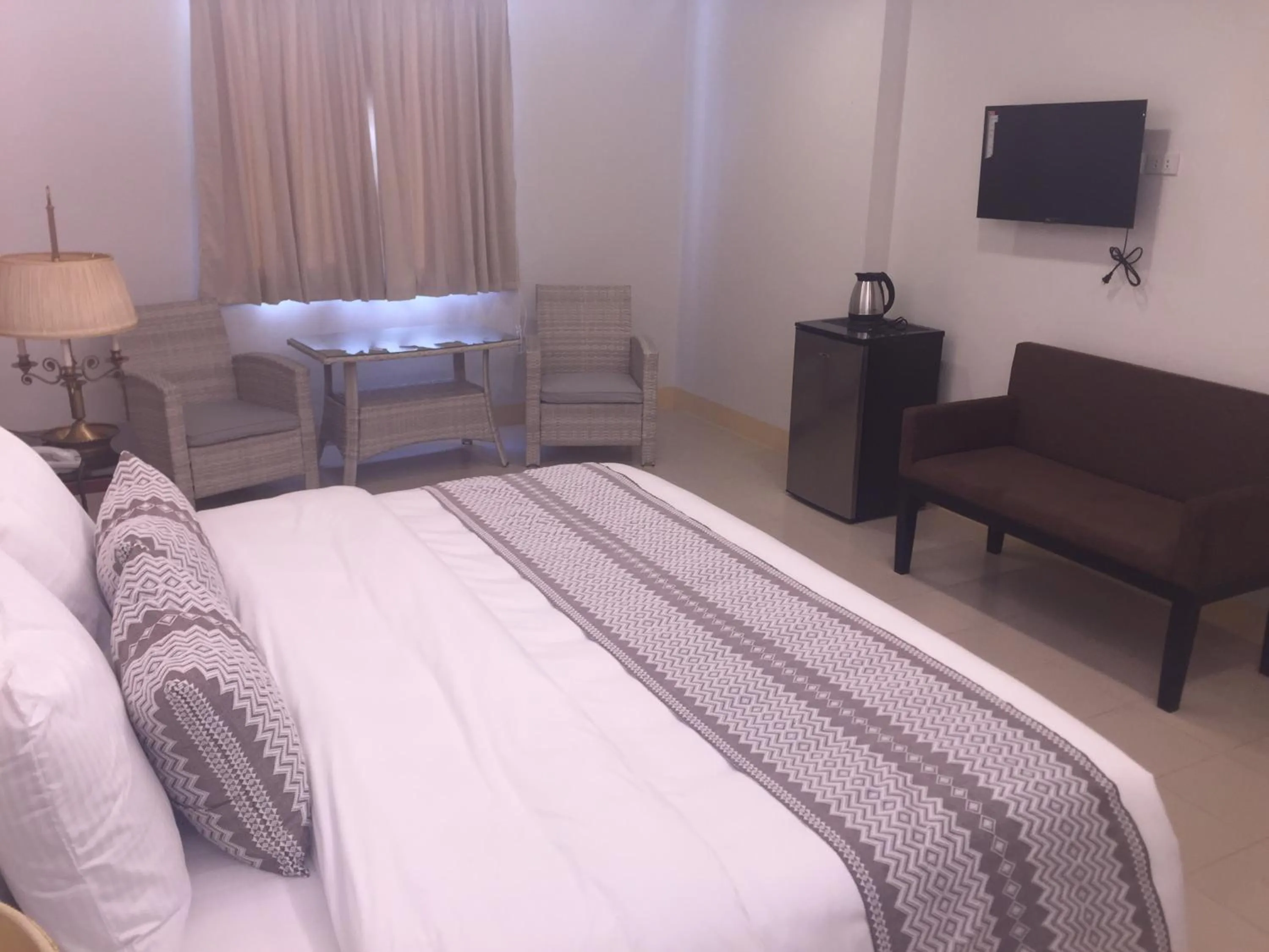 Bedroom, Bed in Metro Vigan Inn