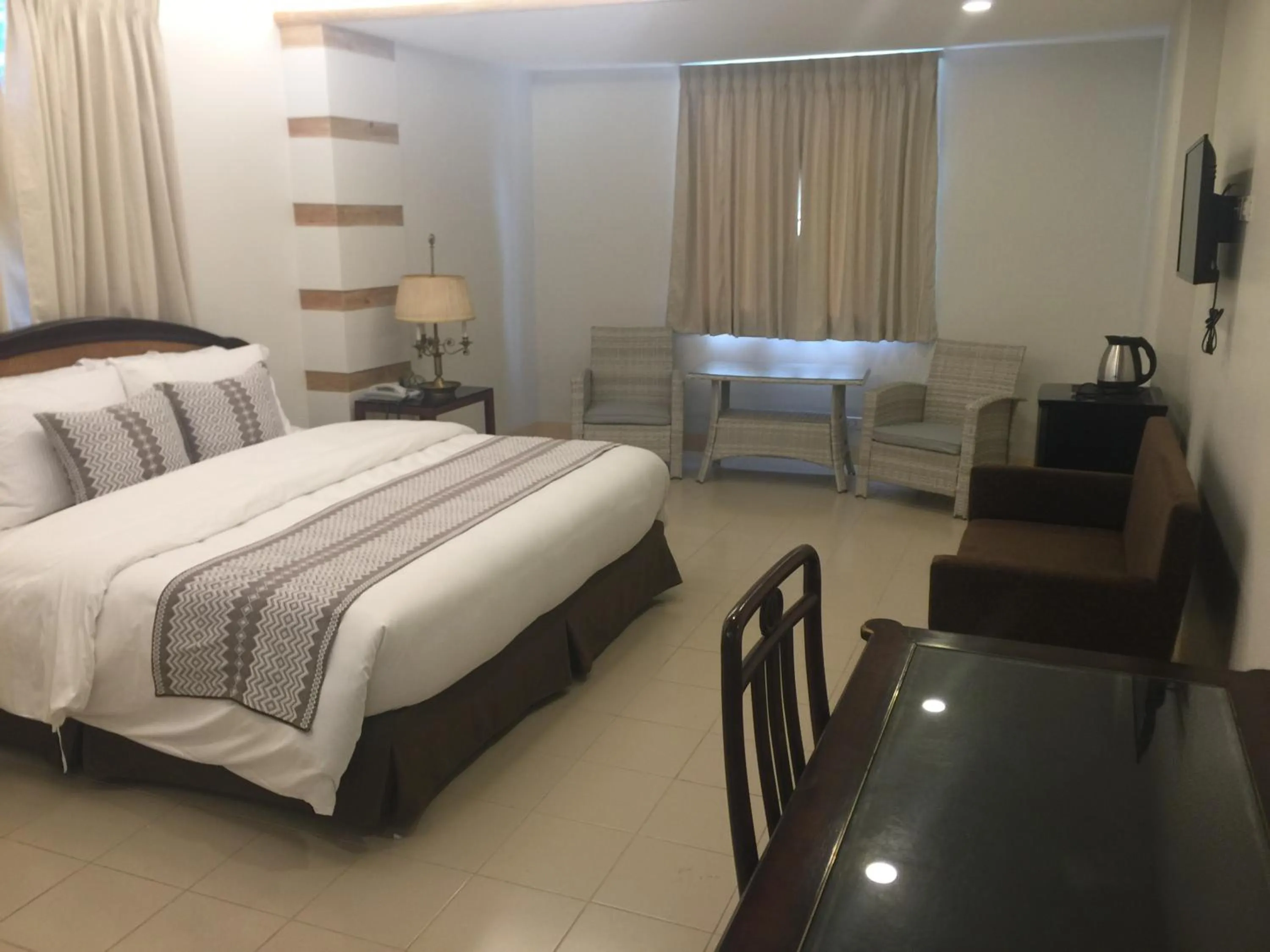 Bedroom, Bed in Metro Vigan Inn