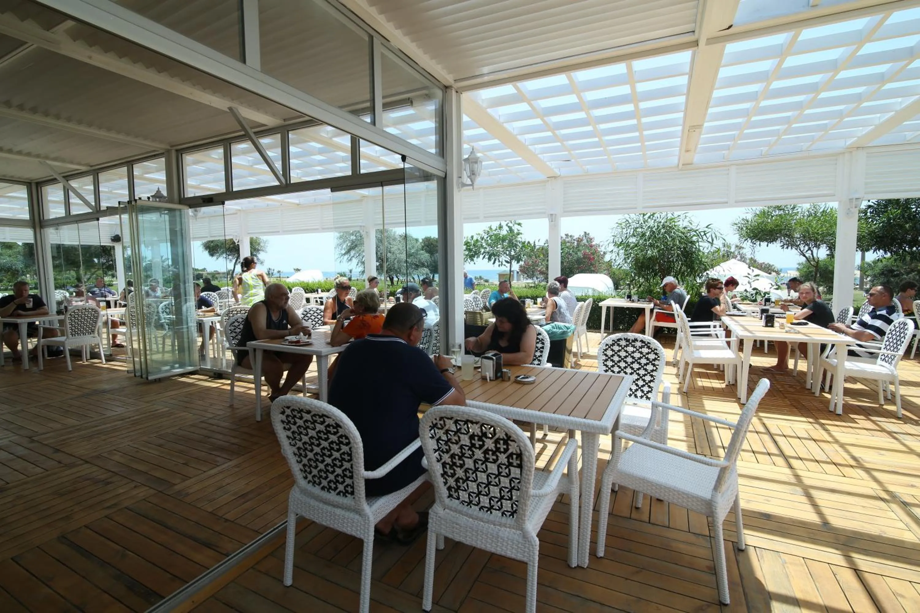 Restaurant/places to eat in Glamour Resort & SPA