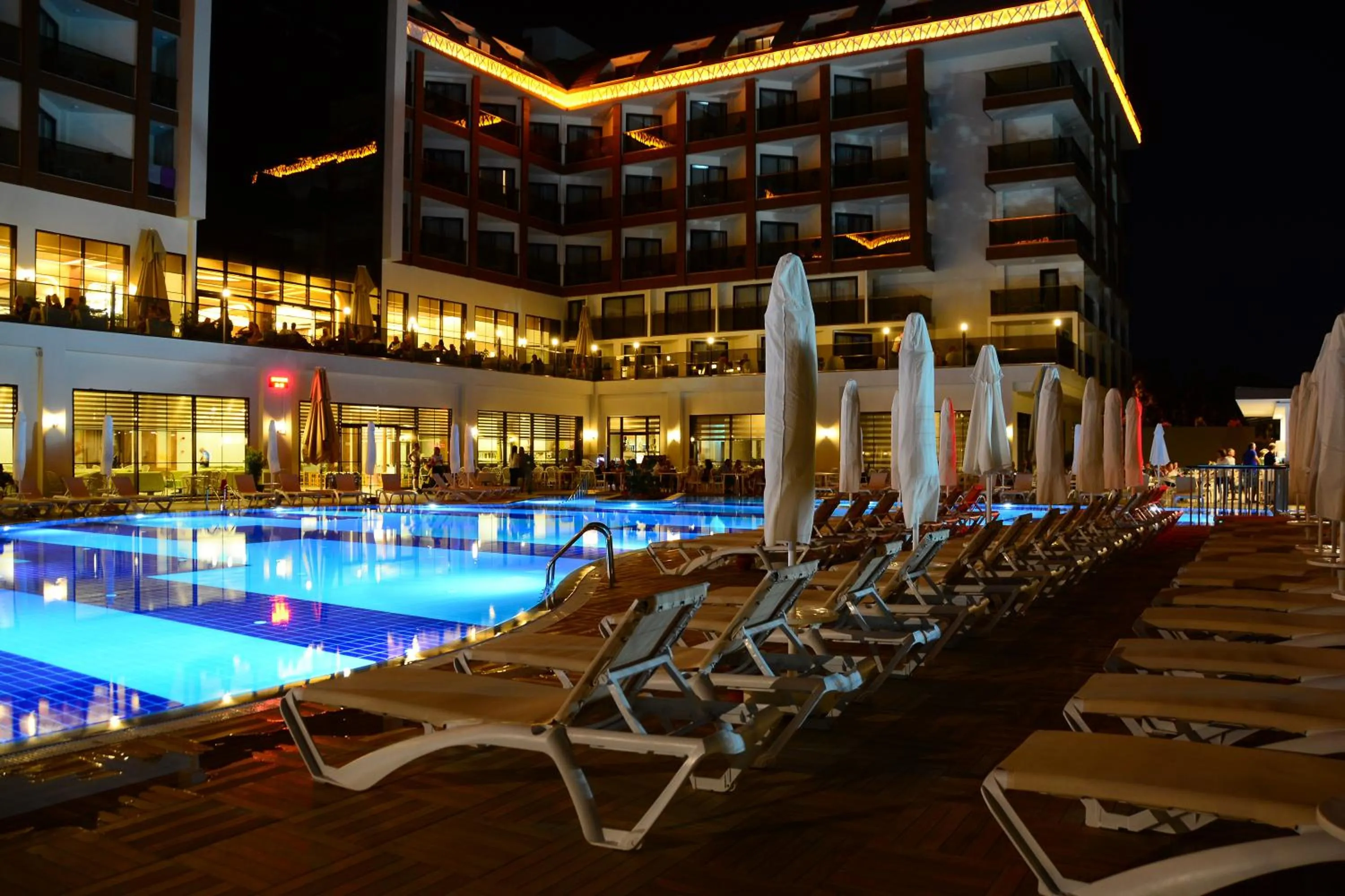 Night in Glamour Resort & SPA