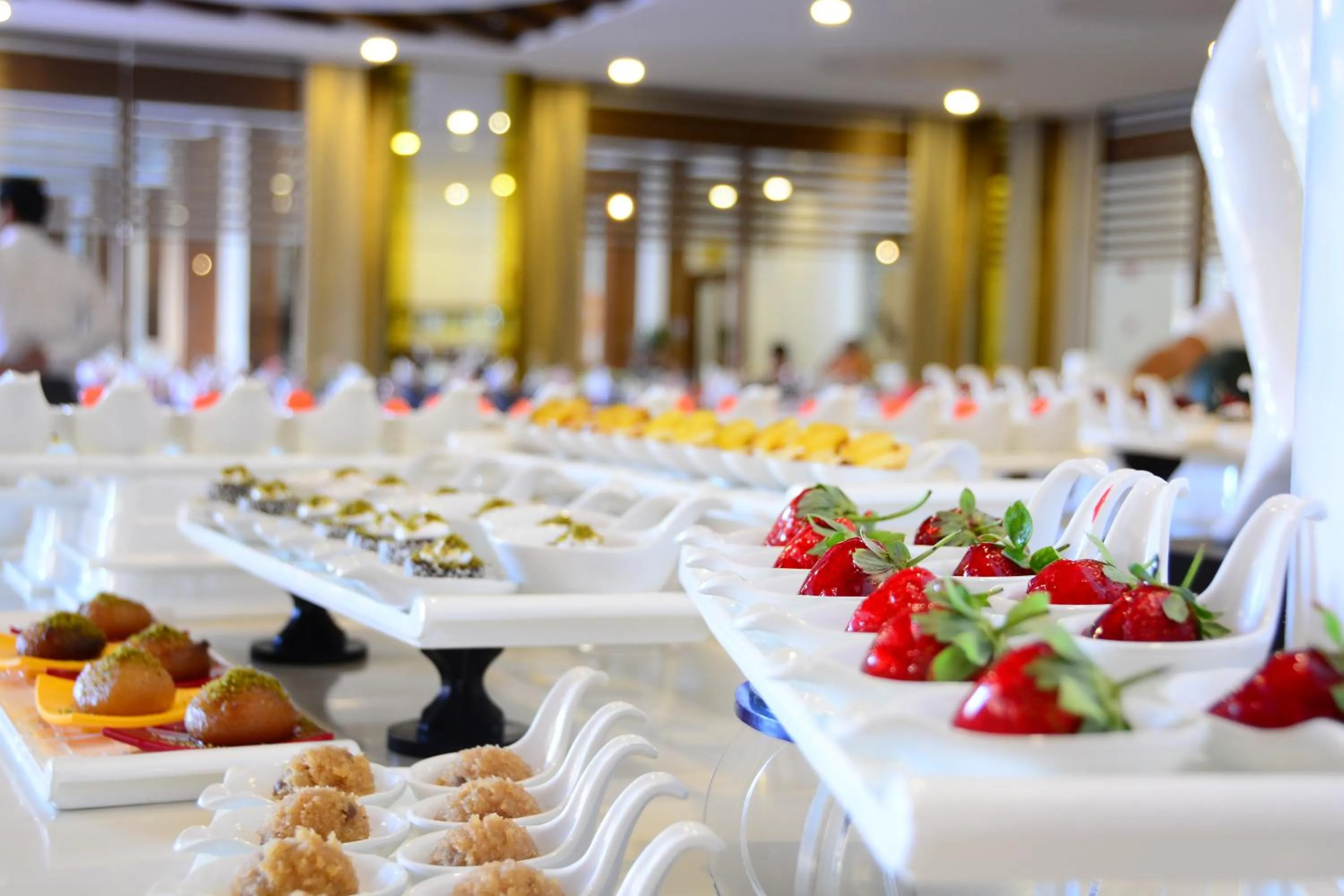 Food in Glamour Resort & SPA