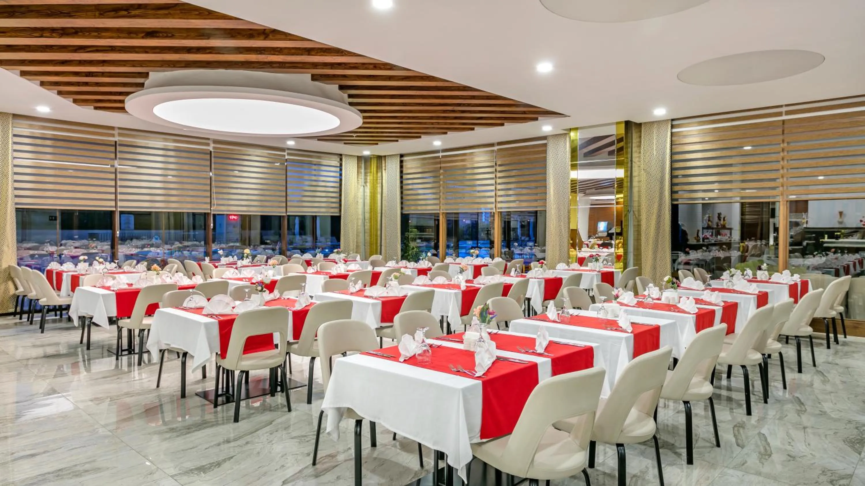 Restaurant/places to eat in Glamour Resort & SPA