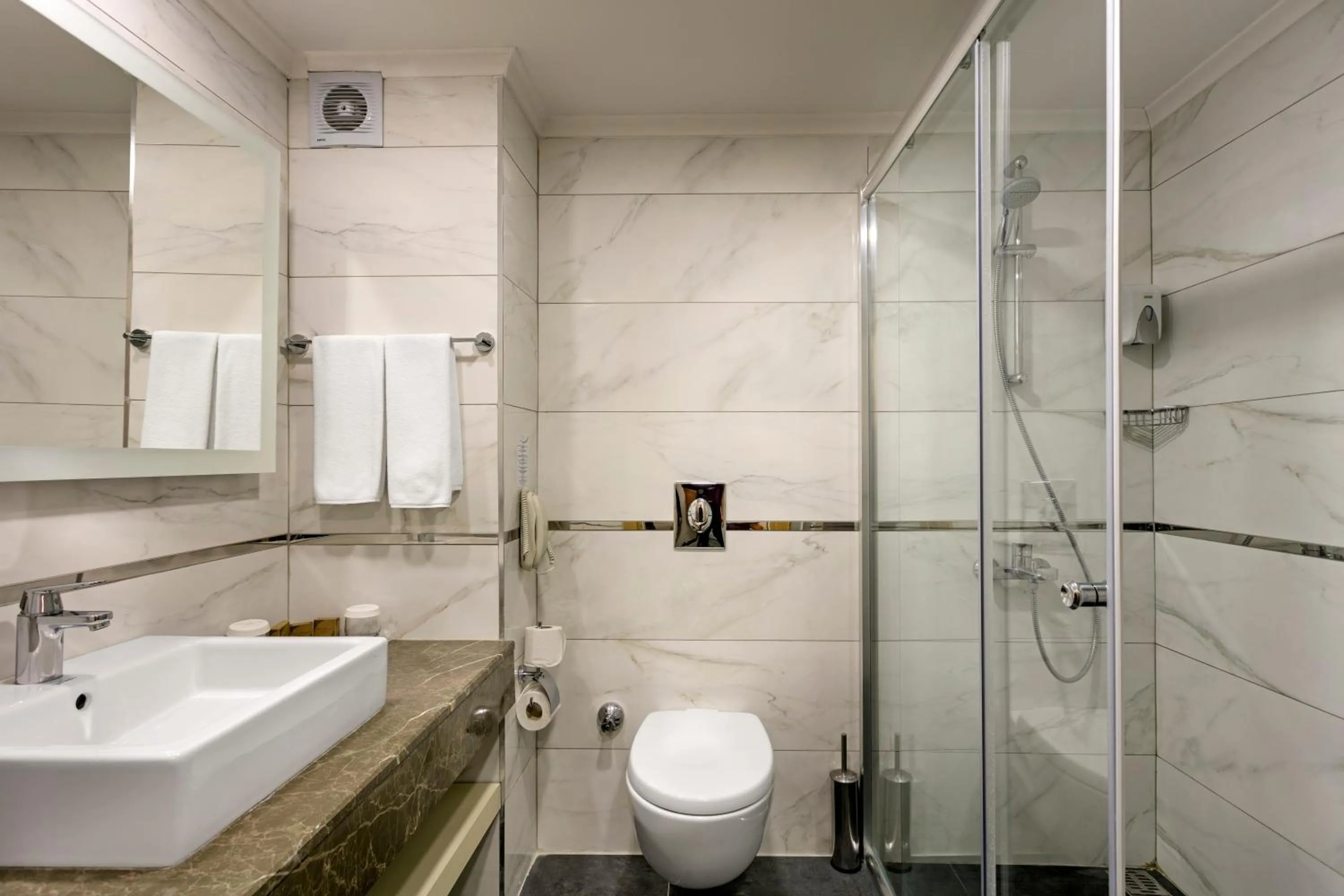 Bathroom in Glamour Resort & SPA