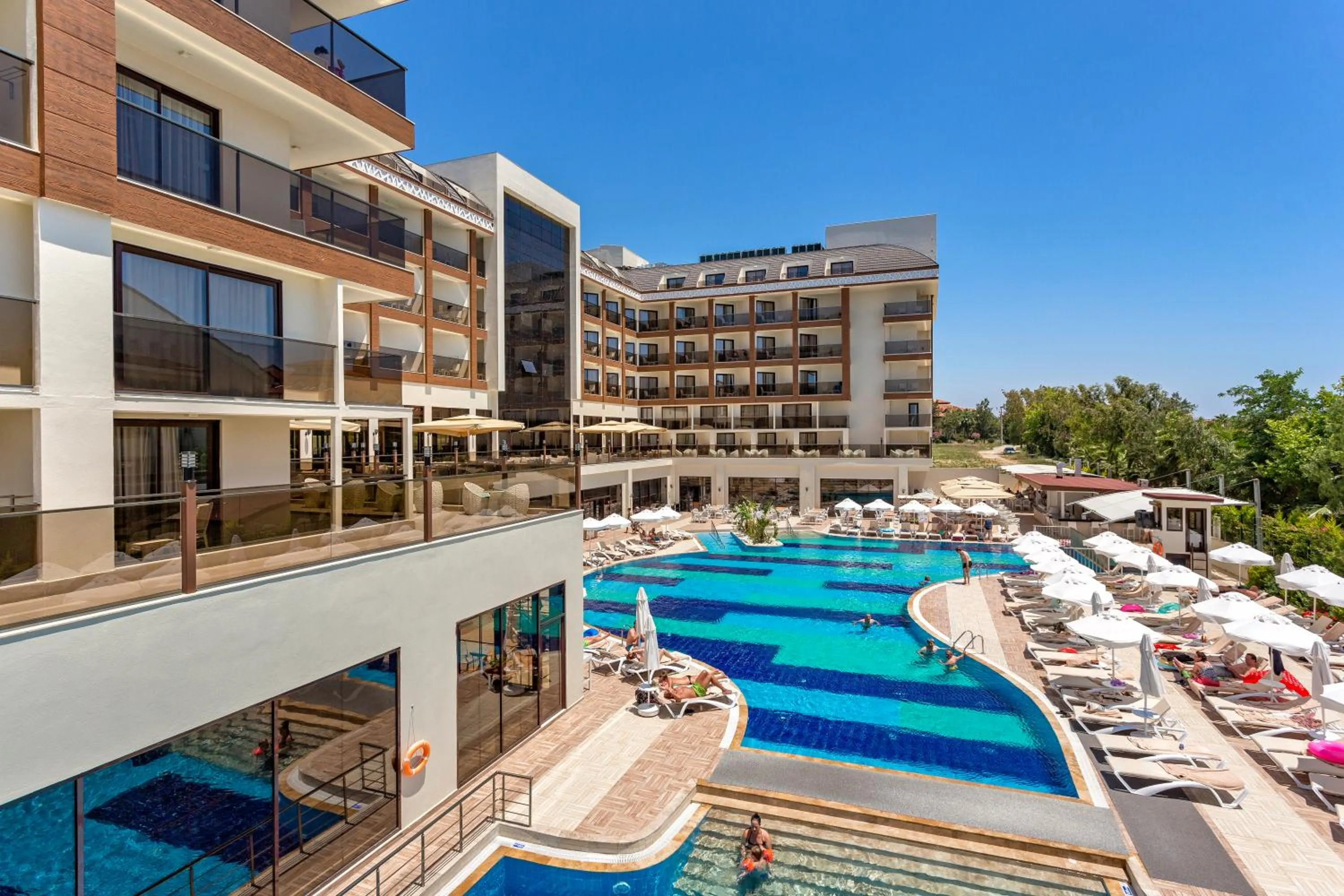 Property building in Glamour Resort & SPA