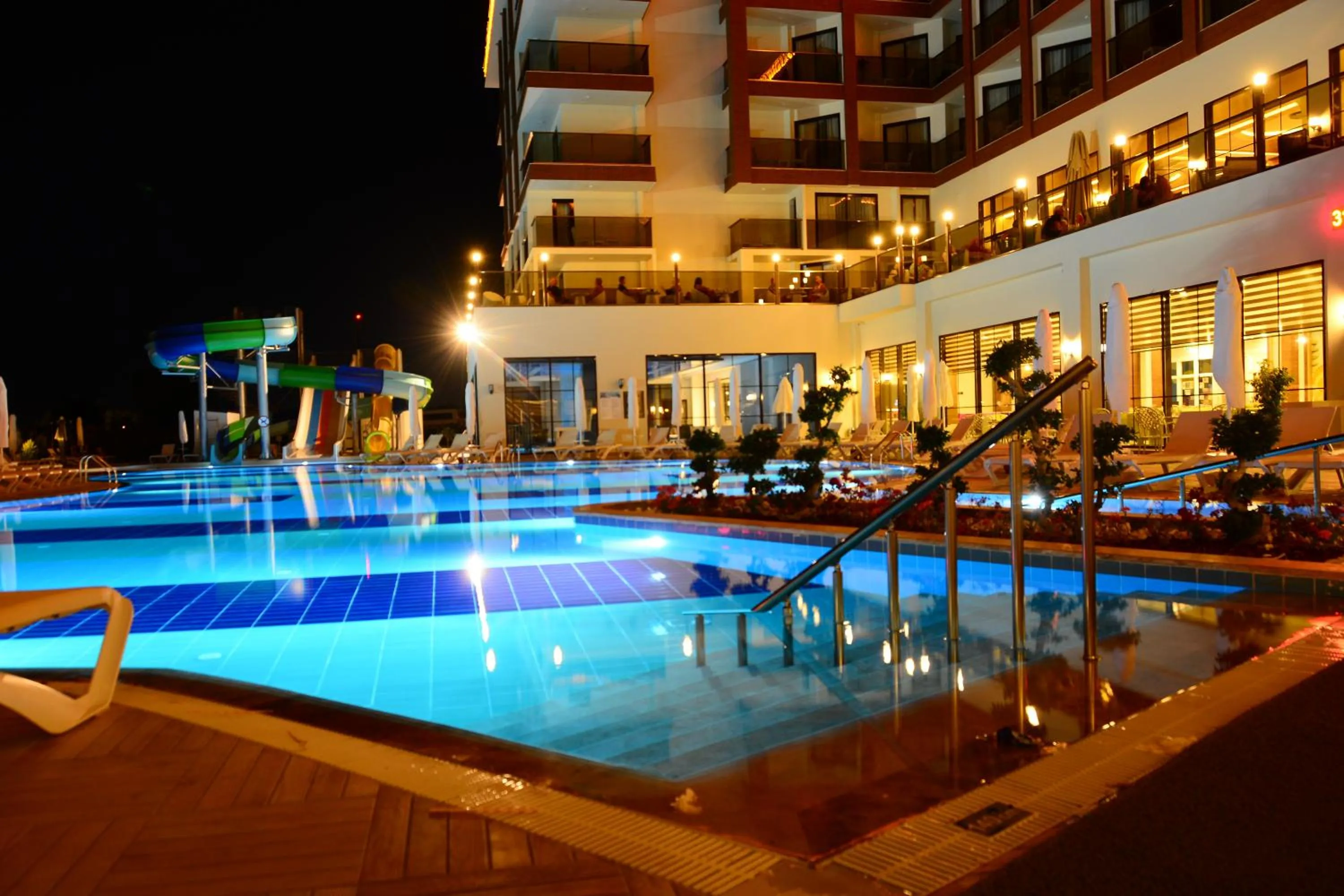 Night in Glamour Resort & SPA