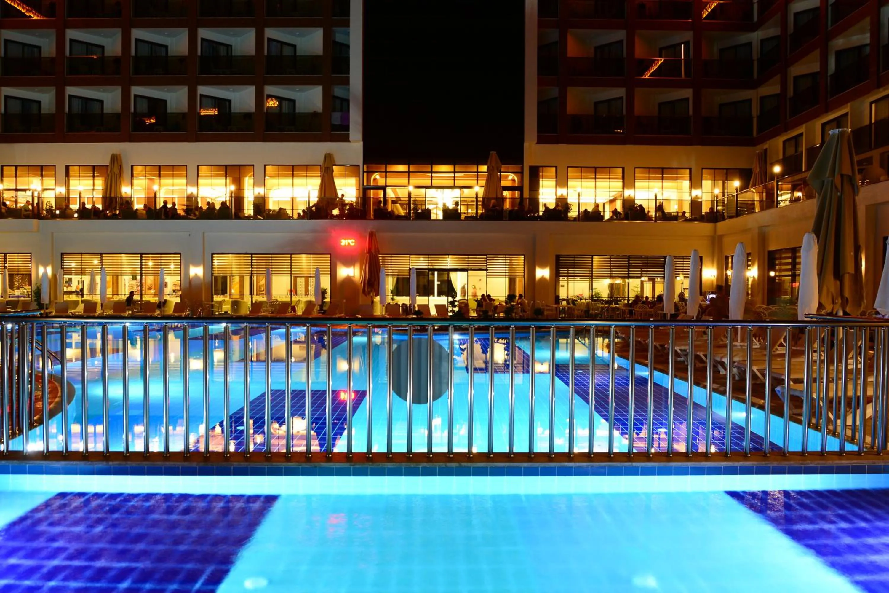 Night in Glamour Resort & SPA