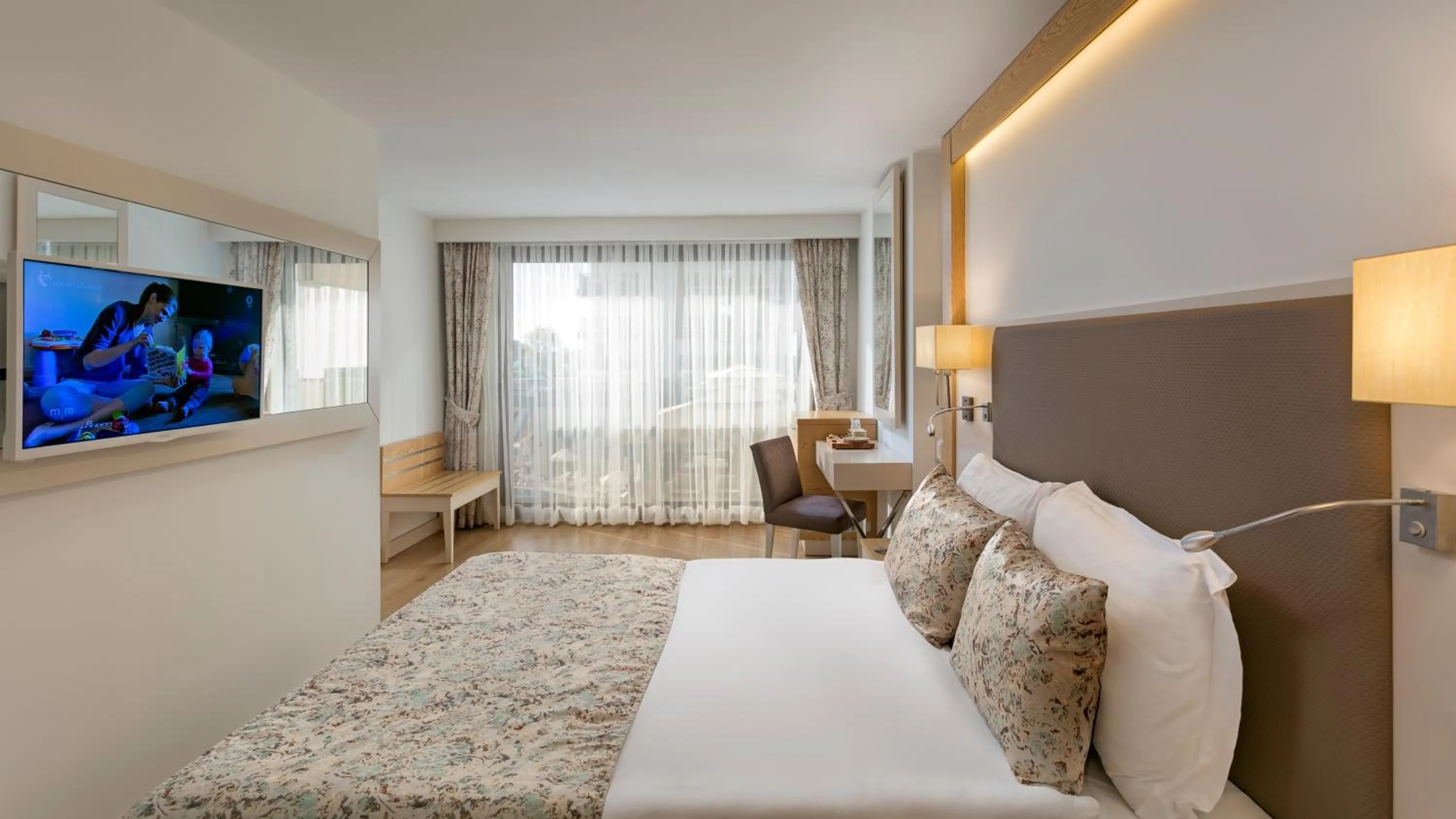 Bed in Glamour Resort & SPA