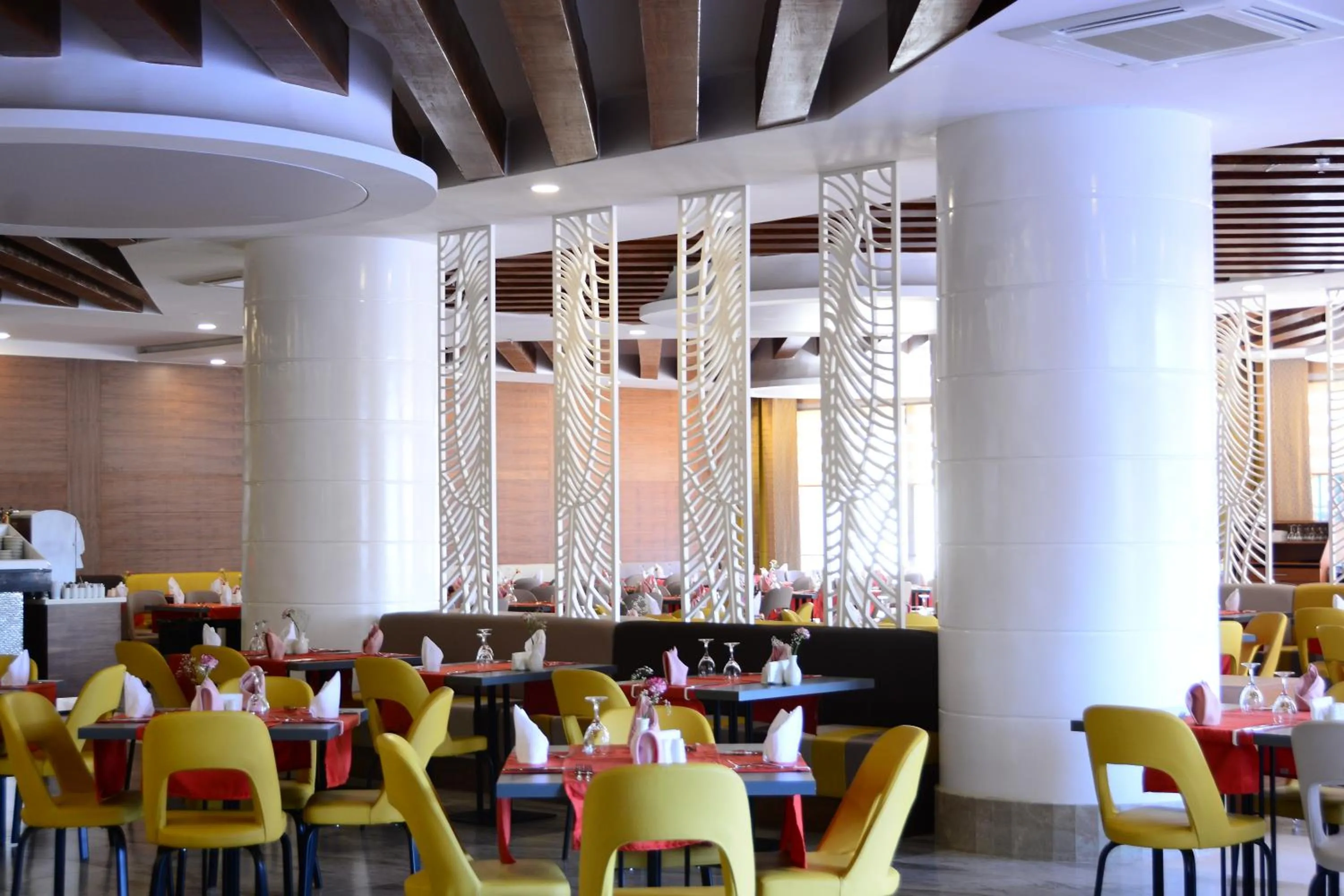 Restaurant/places to eat in Glamour Resort & SPA