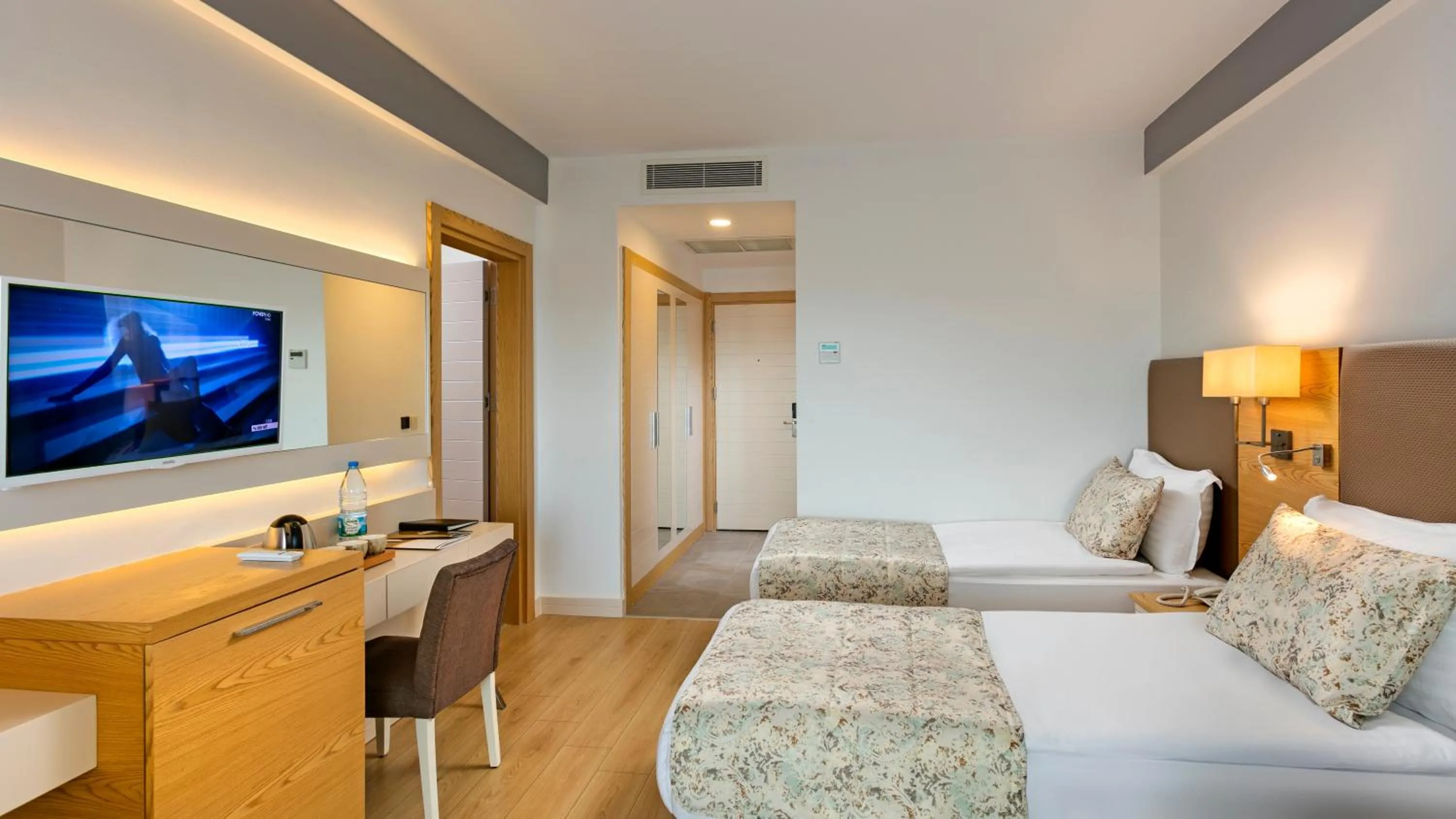 Photo of the whole room, Bed in Glamour Resort & SPA