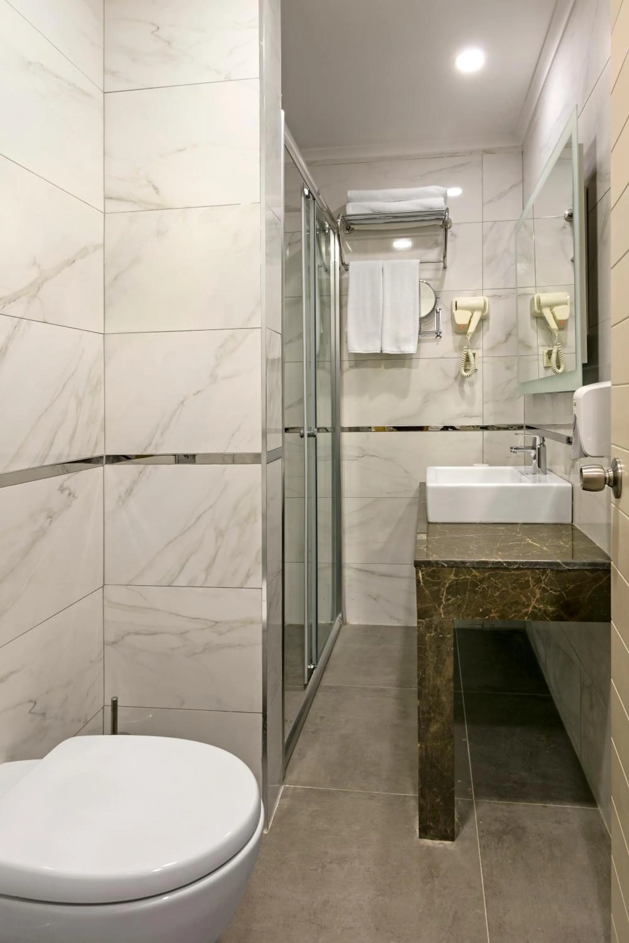Bathroom in Glamour Resort & SPA
