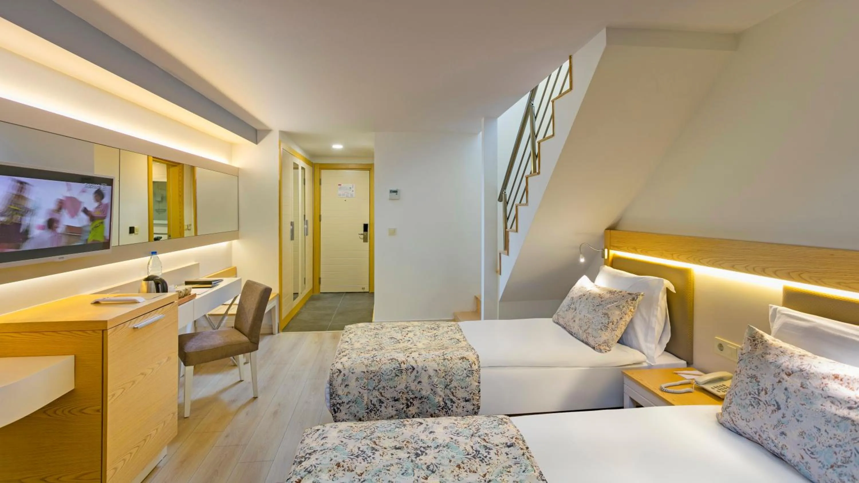 Bed in Glamour Resort & SPA