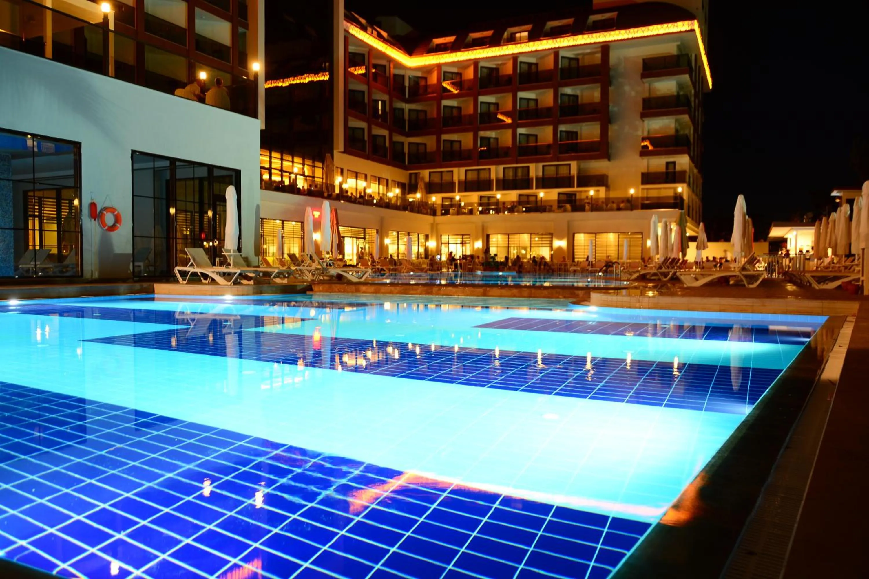 Night in Glamour Resort & SPA