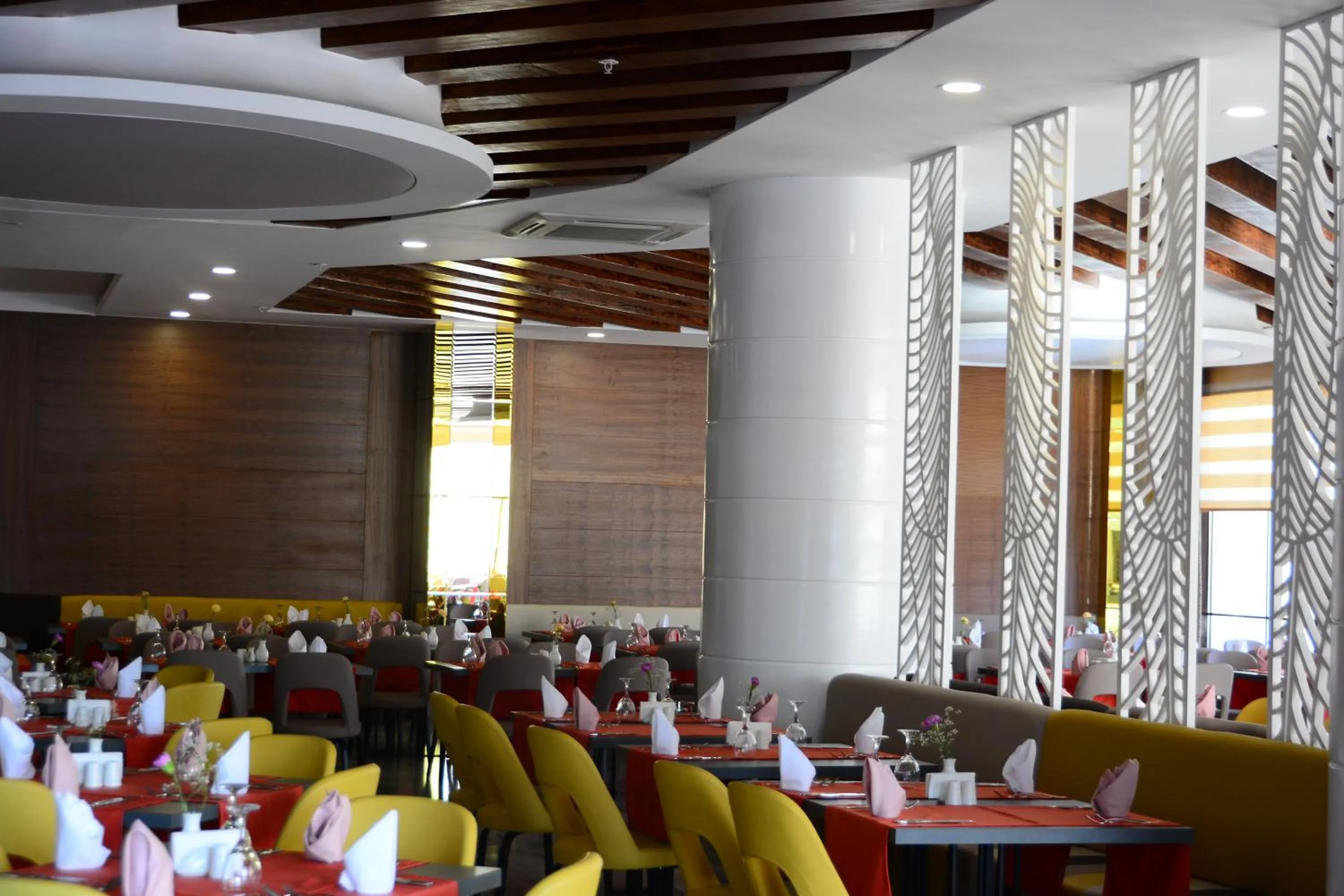Restaurant/places to eat in Glamour Resort & SPA