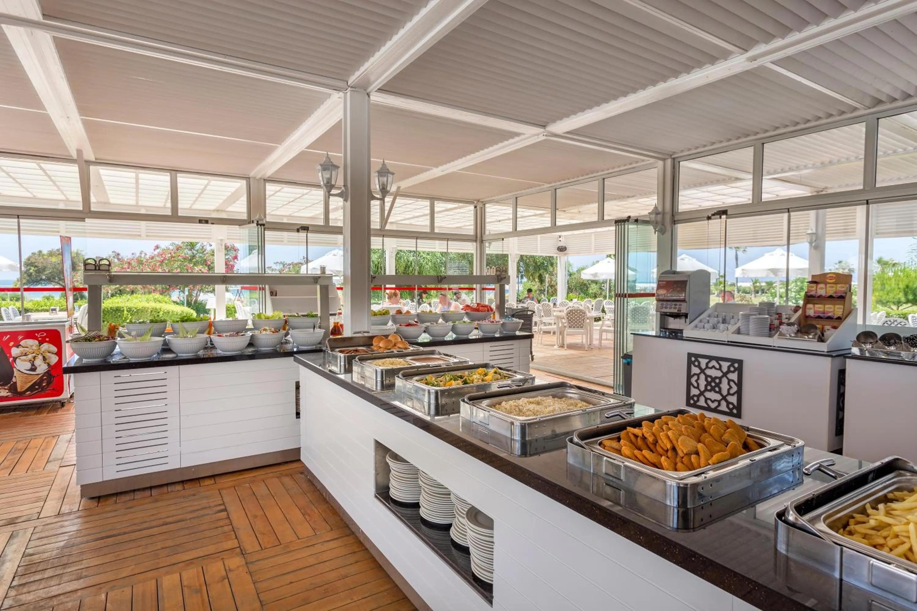 Food and drinks in Glamour Resort & SPA