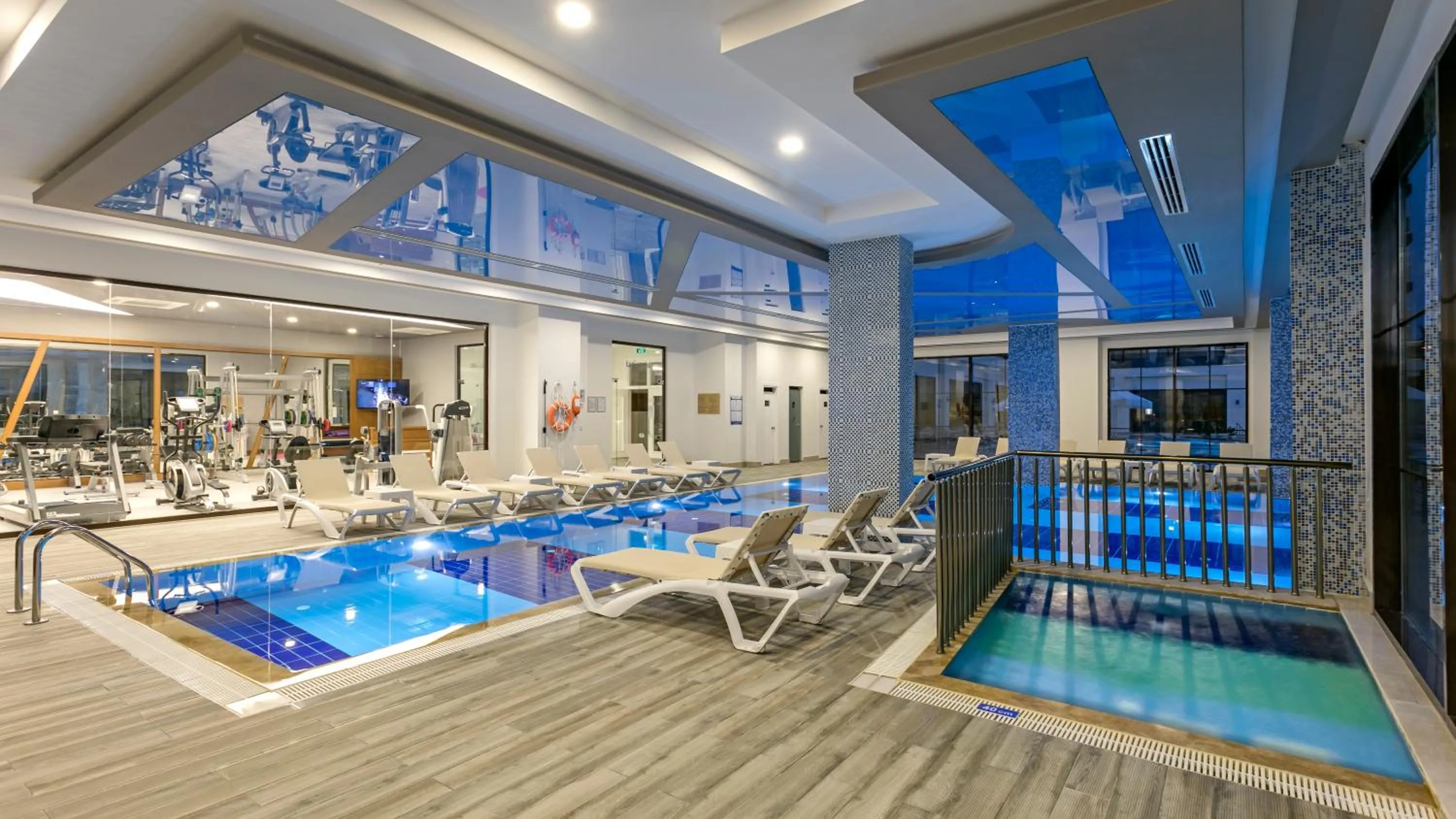 Swimming pool in Glamour Resort & SPA