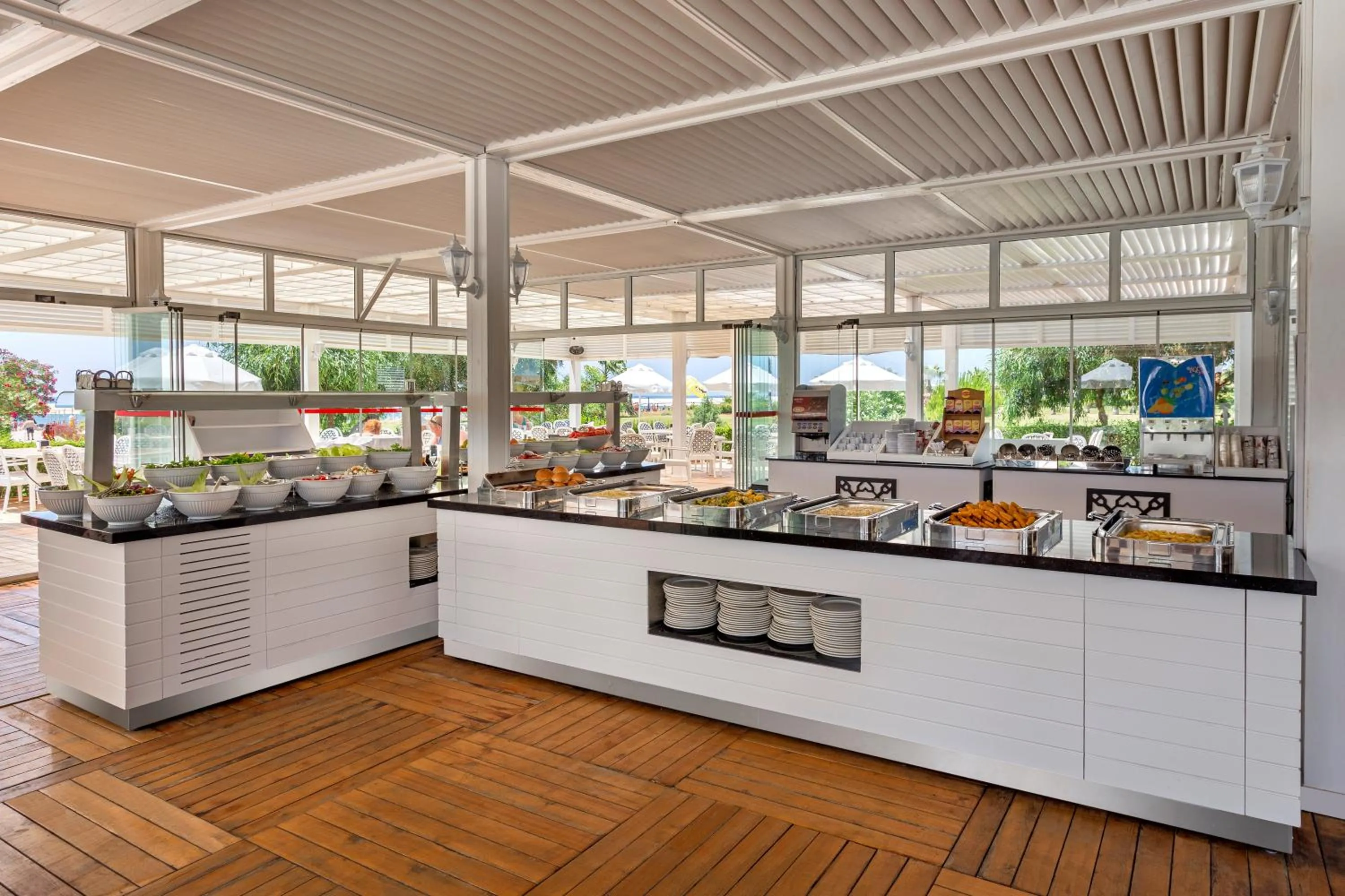 Food in Glamour Resort & SPA