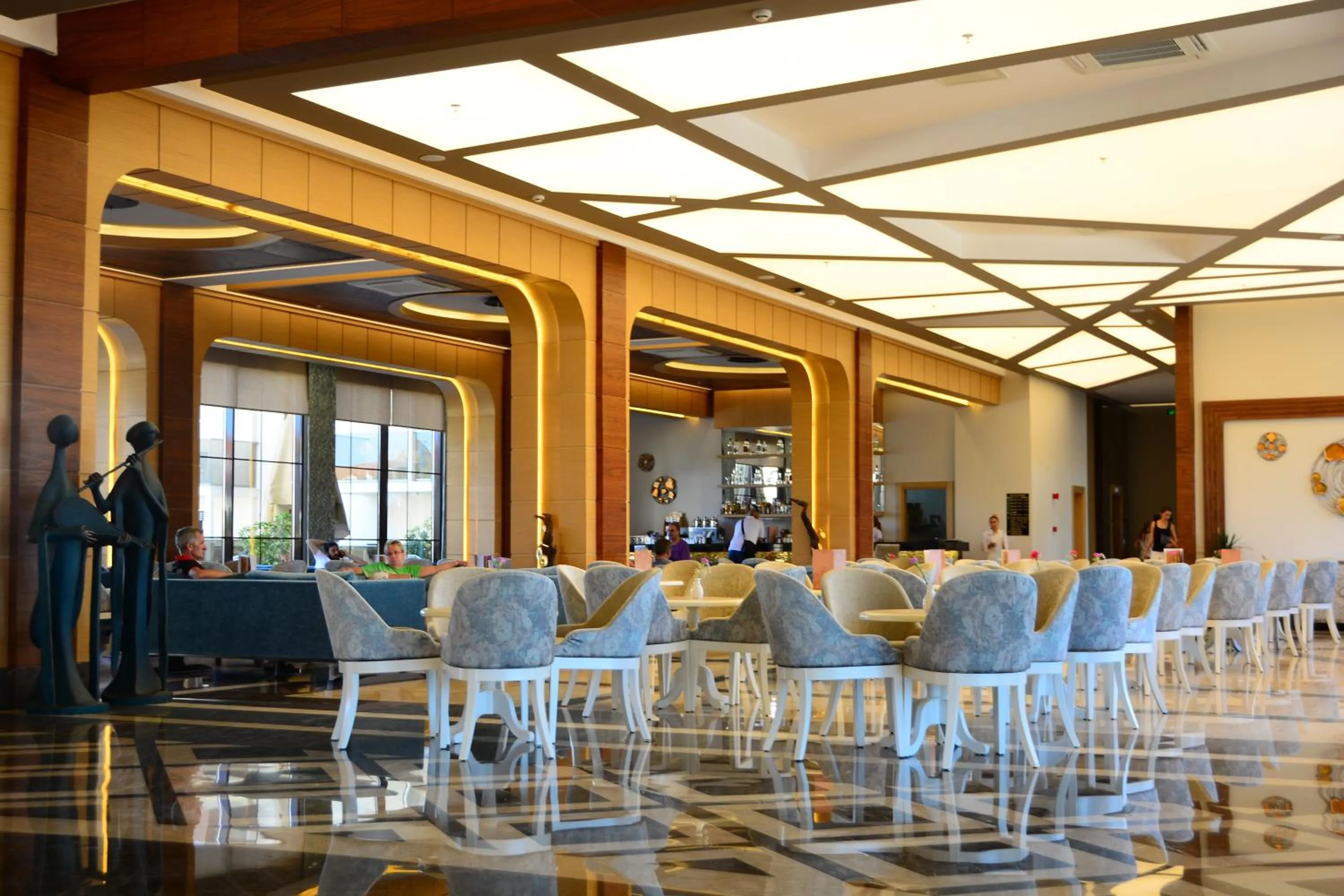 Restaurant/places to eat in Glamour Resort & SPA