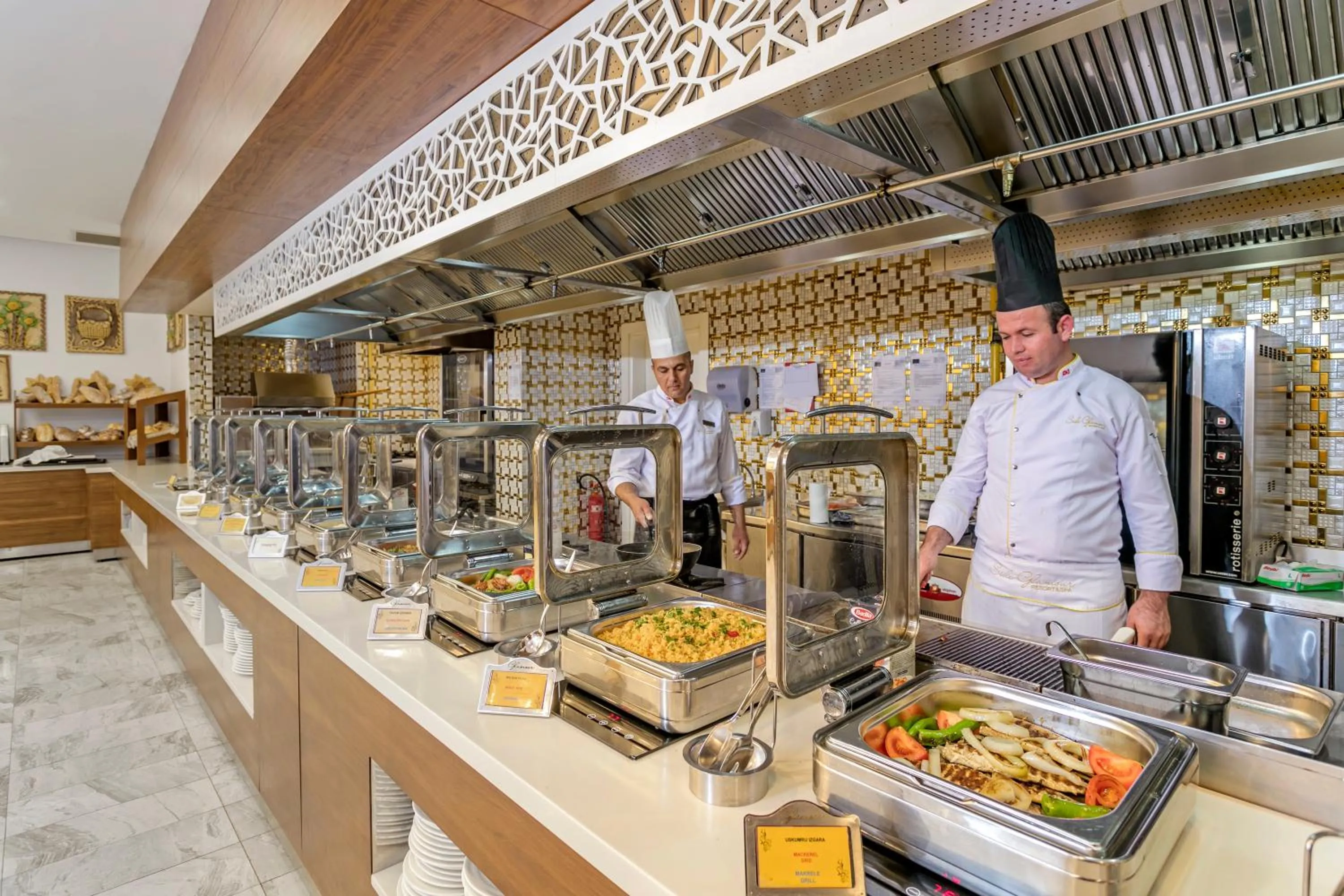 Food in Glamour Resort & SPA