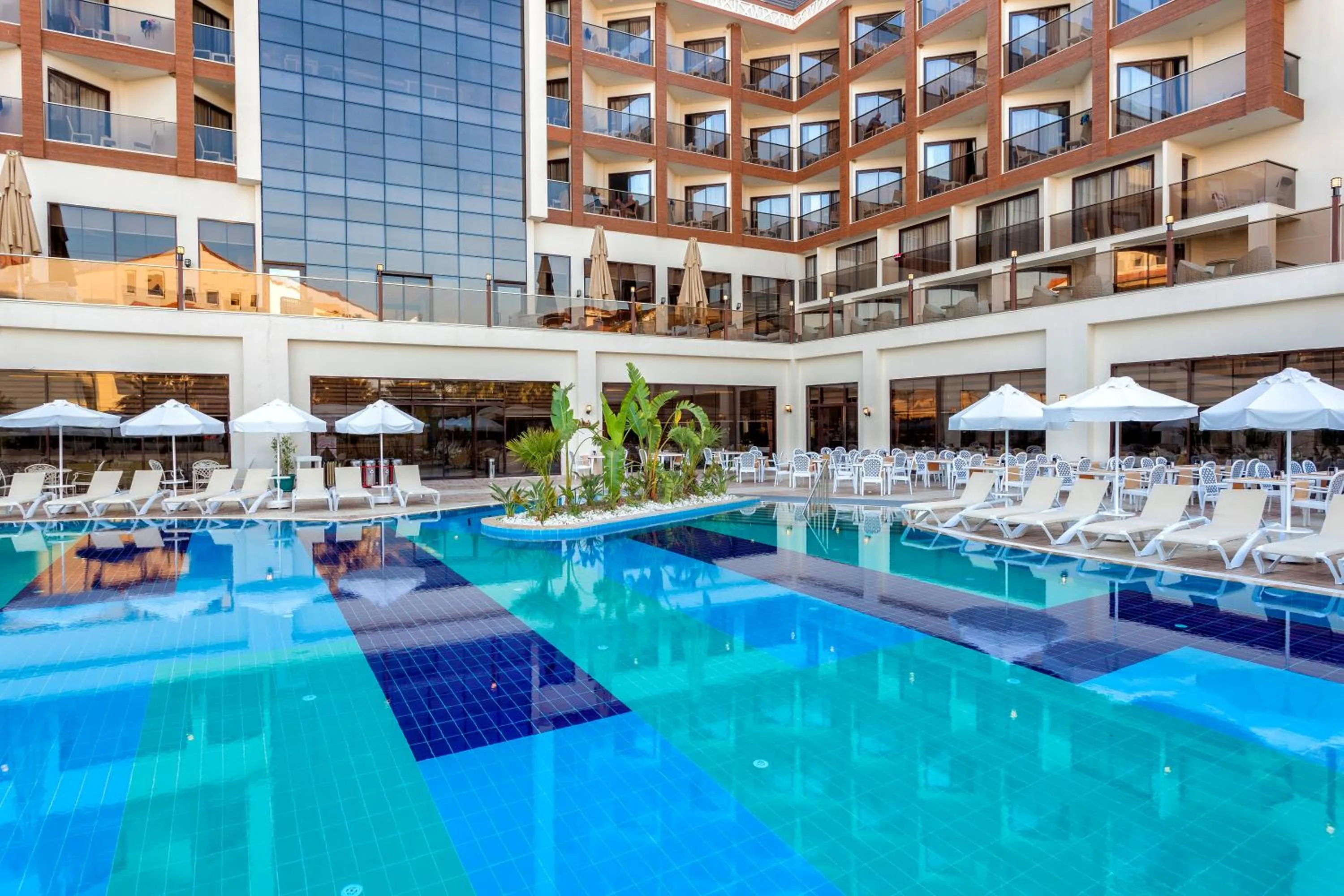 Swimming pool in Glamour Resort & SPA