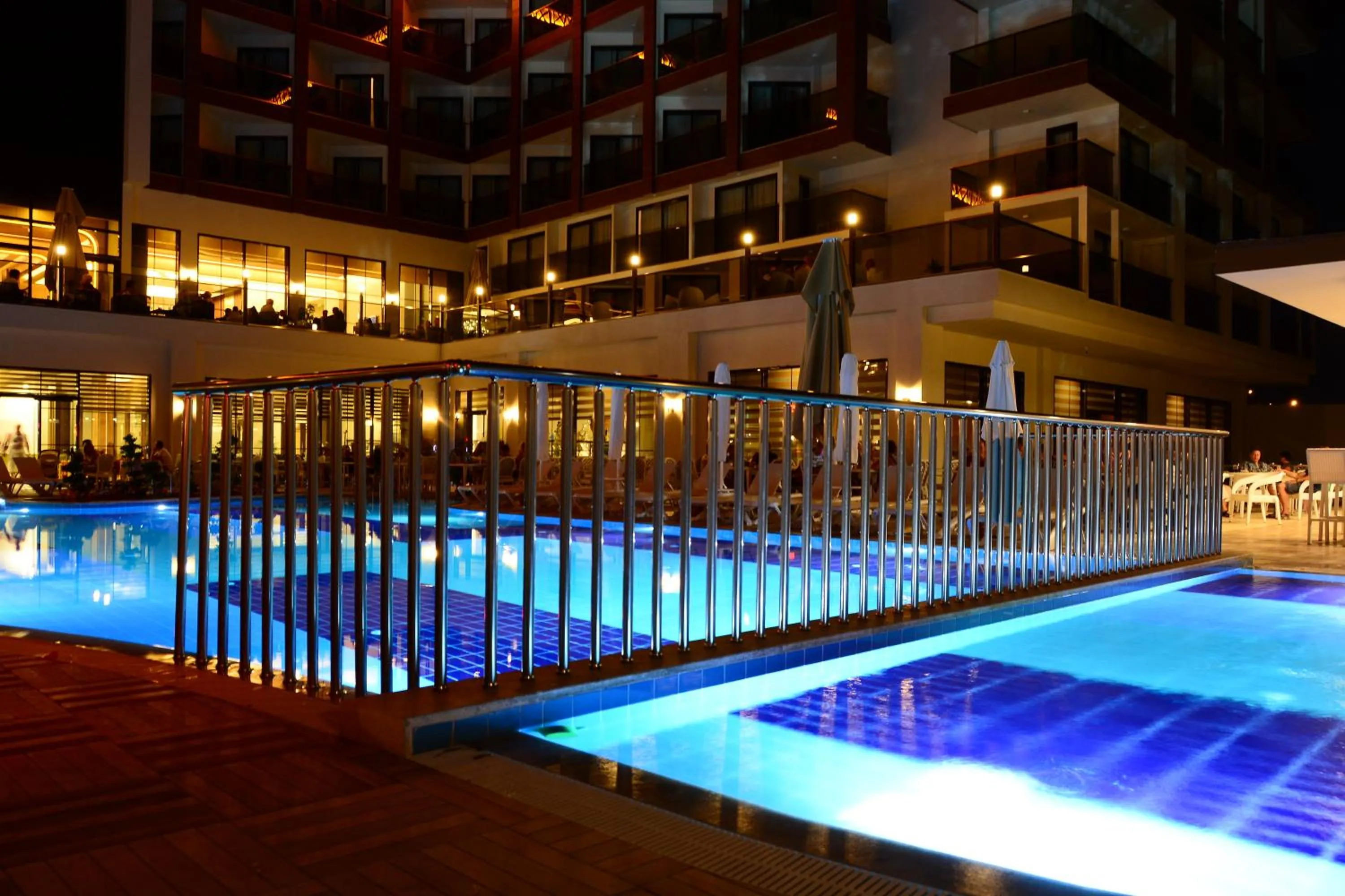 Night in Glamour Resort & SPA