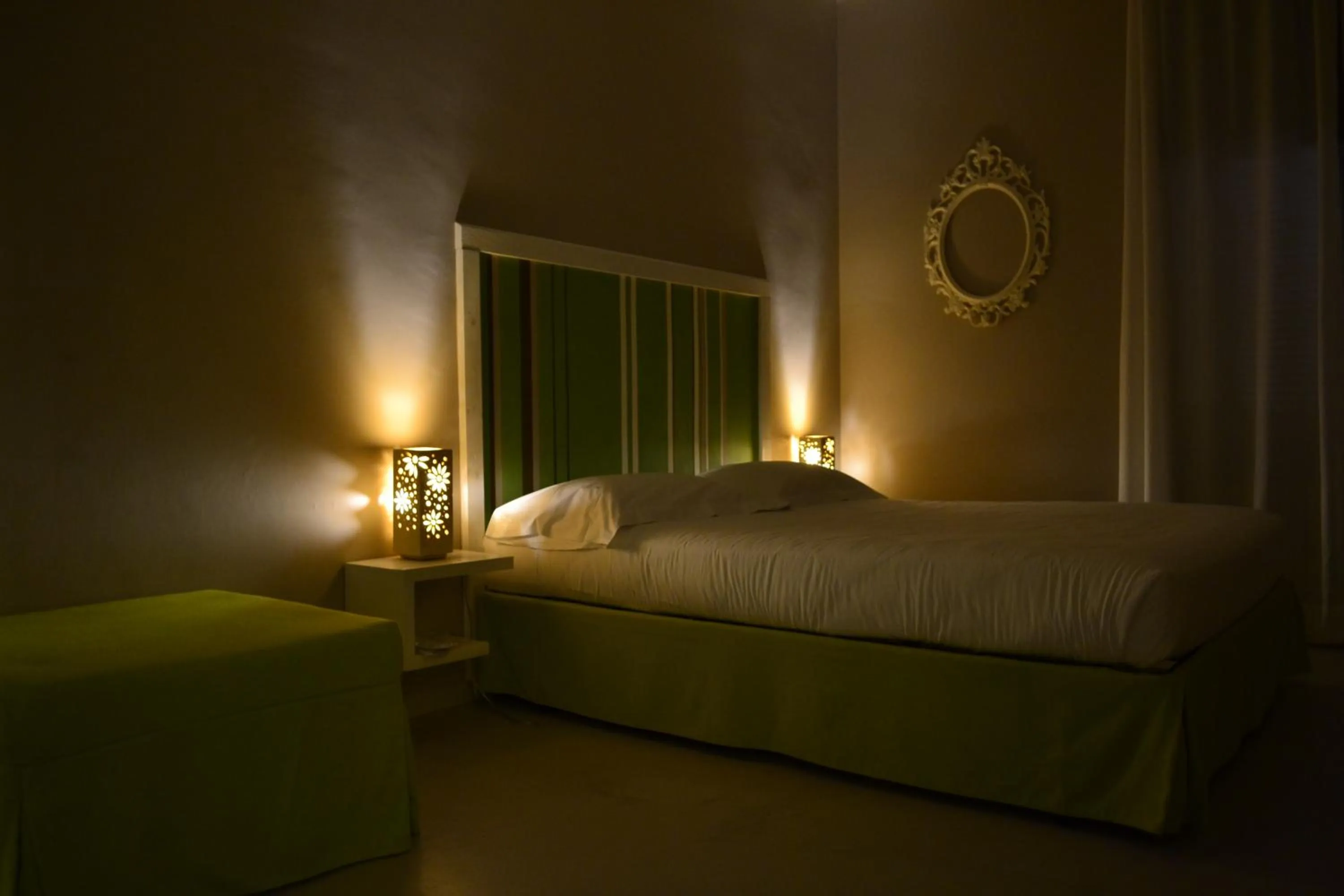 Photo of the whole room, Bed in Myricae