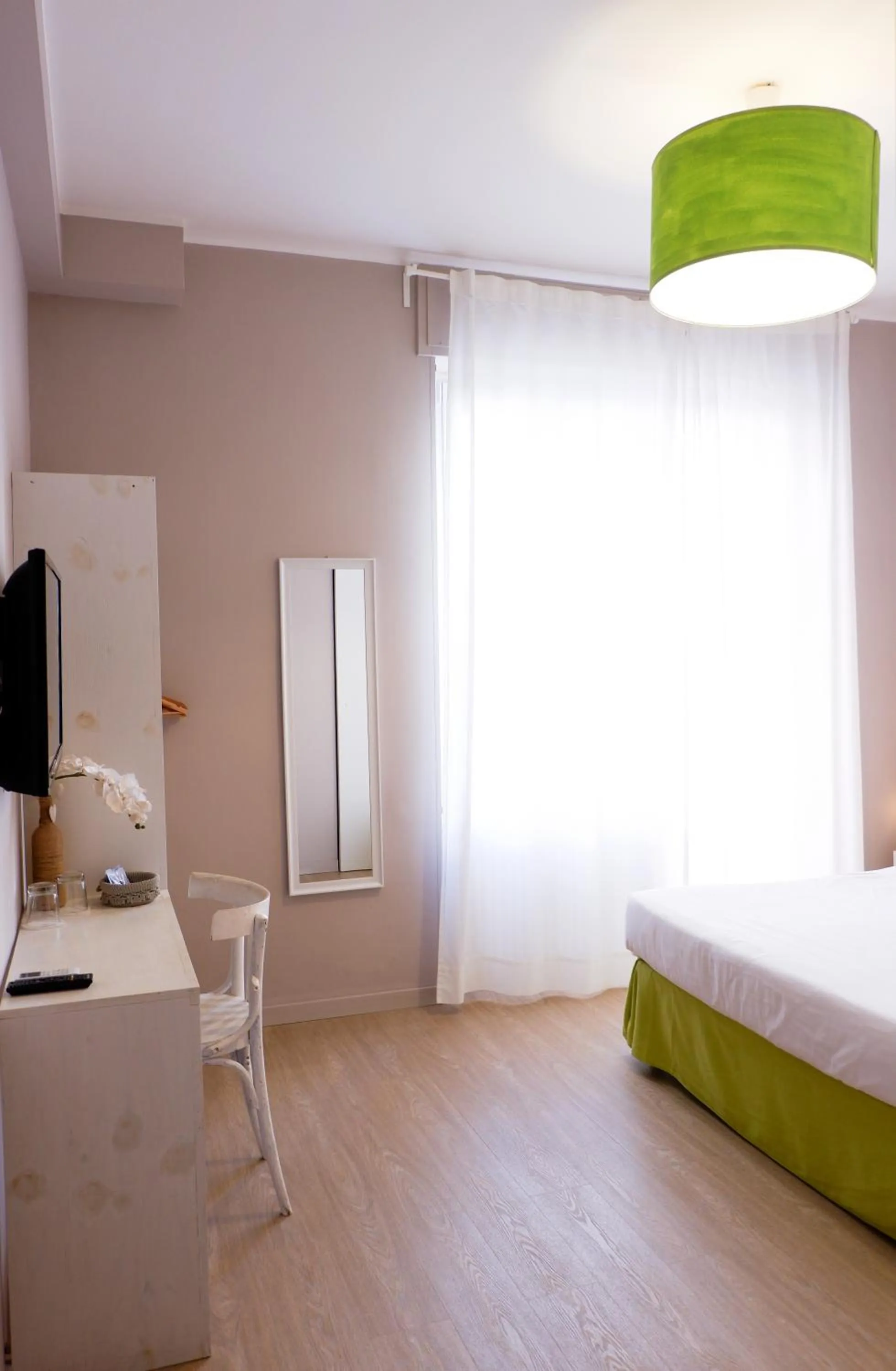 Bedroom, Bed in Myricae