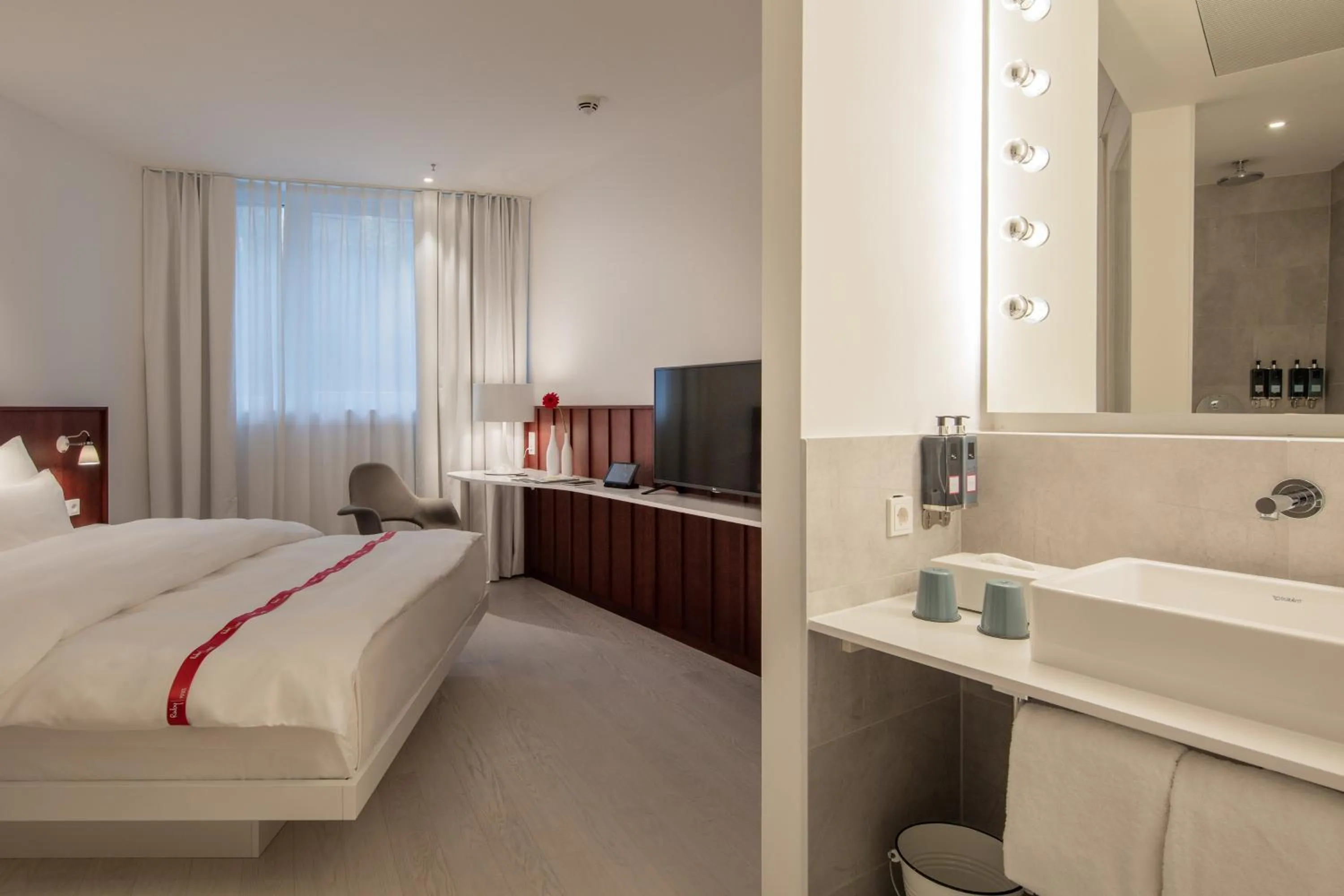 Photo of the whole room, Bed in Ruby Marie Hotel Vienna