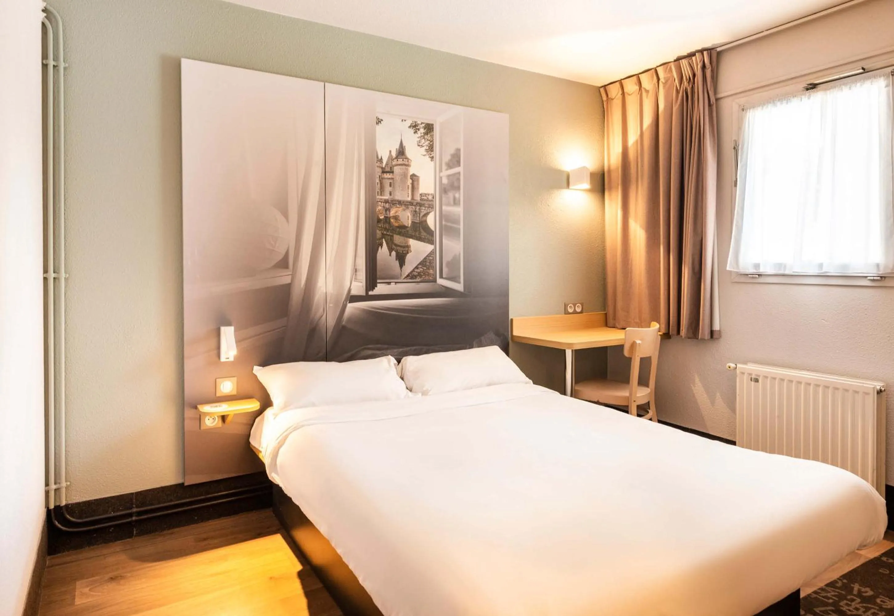 Bedroom, Bed in B&B HOTEL Nantes Parc Expos La Beaujoire