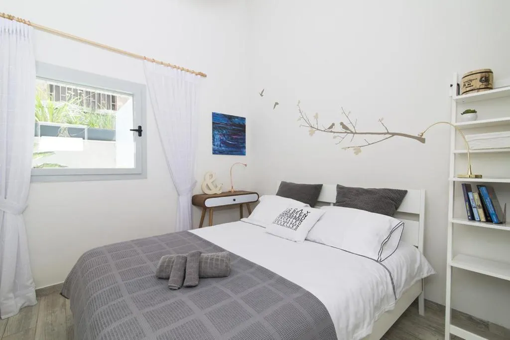 Bedroom, Bed in Allenby 36 Bauhaus Residence 5 Stars