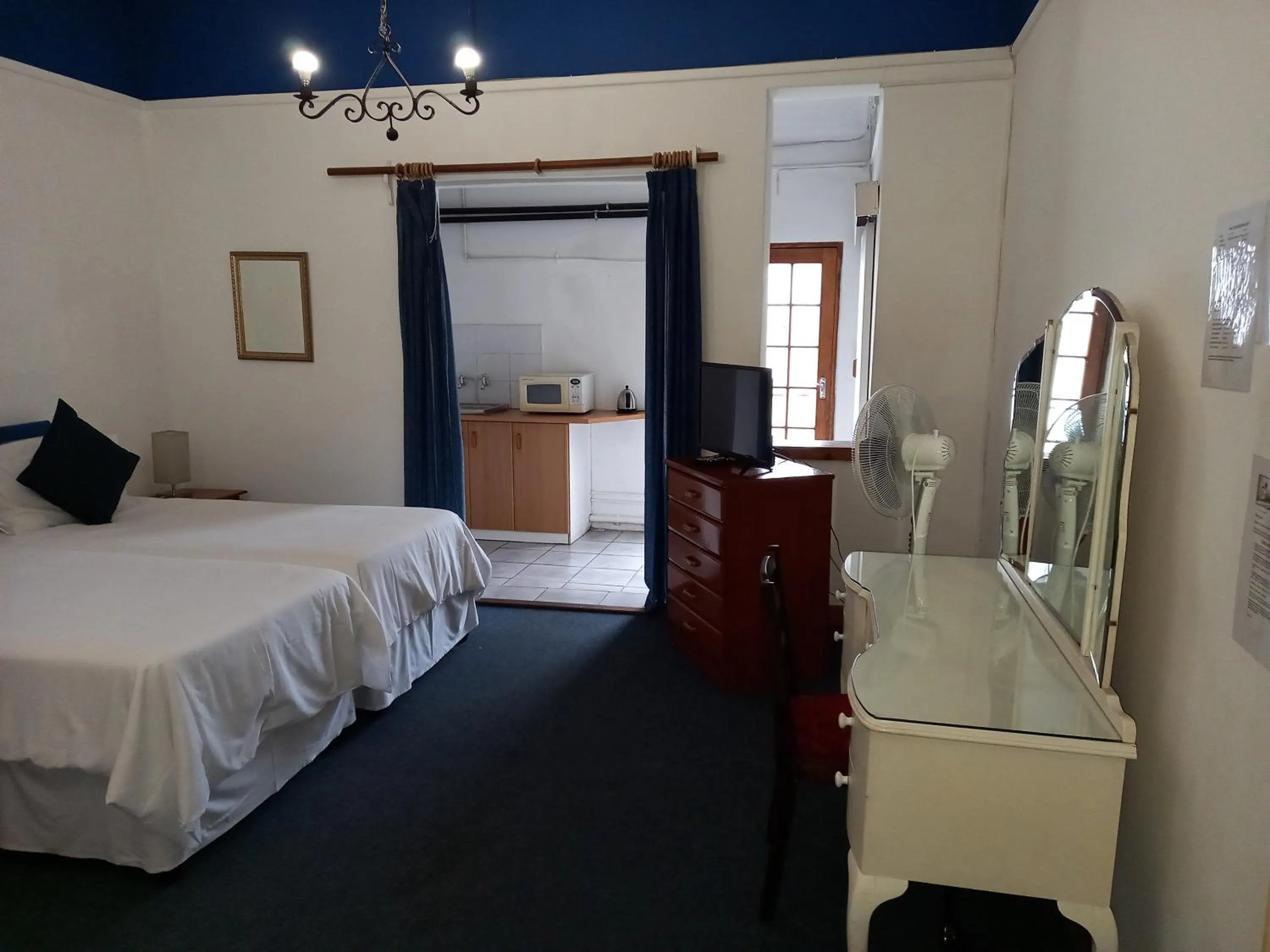Photo of the whole room, Bed in Ashtonville Terraces Guesthouse
