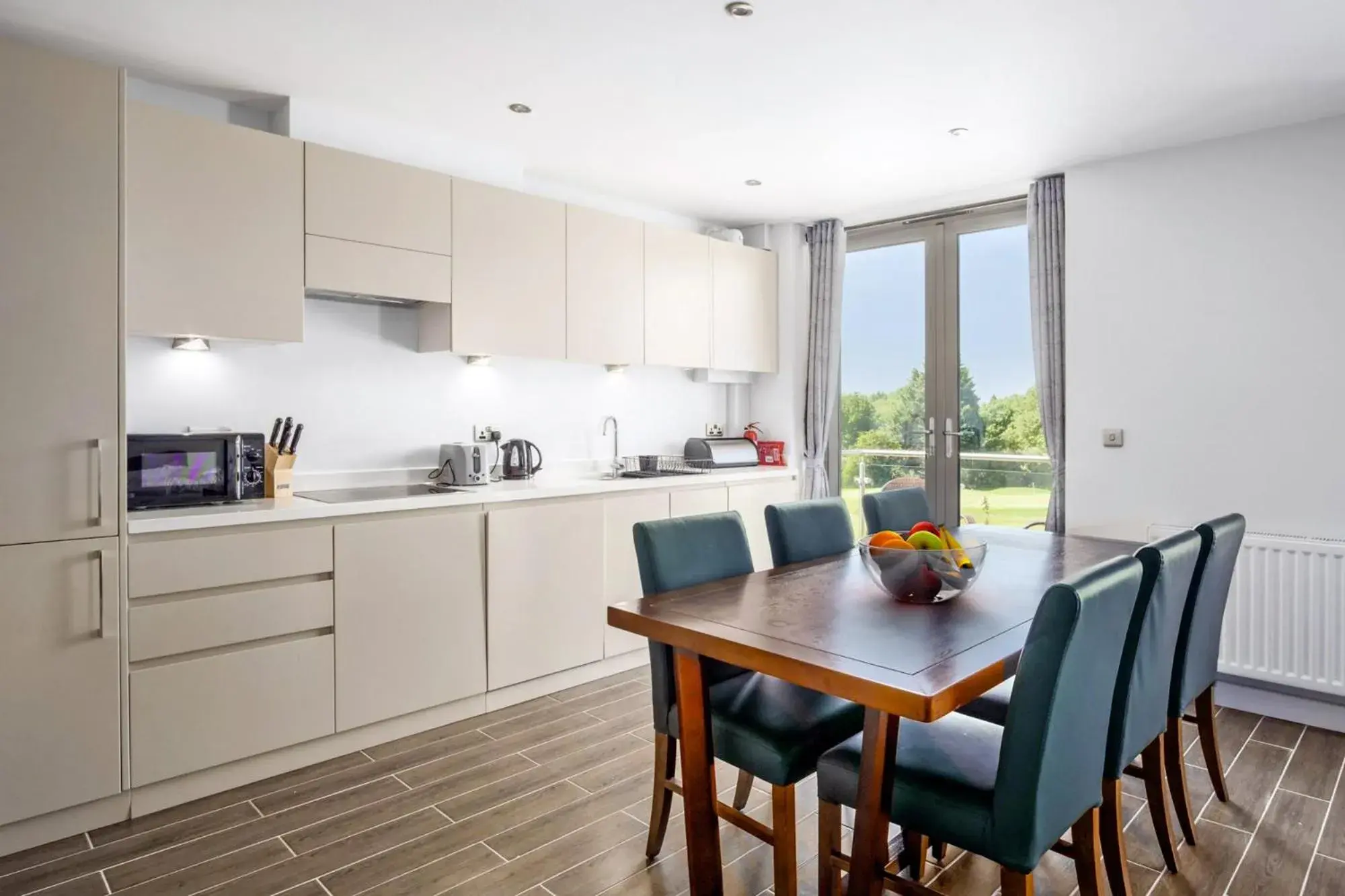 Kitchen or kitchenette, Dining Area in Cotswolds Hotel & Spa